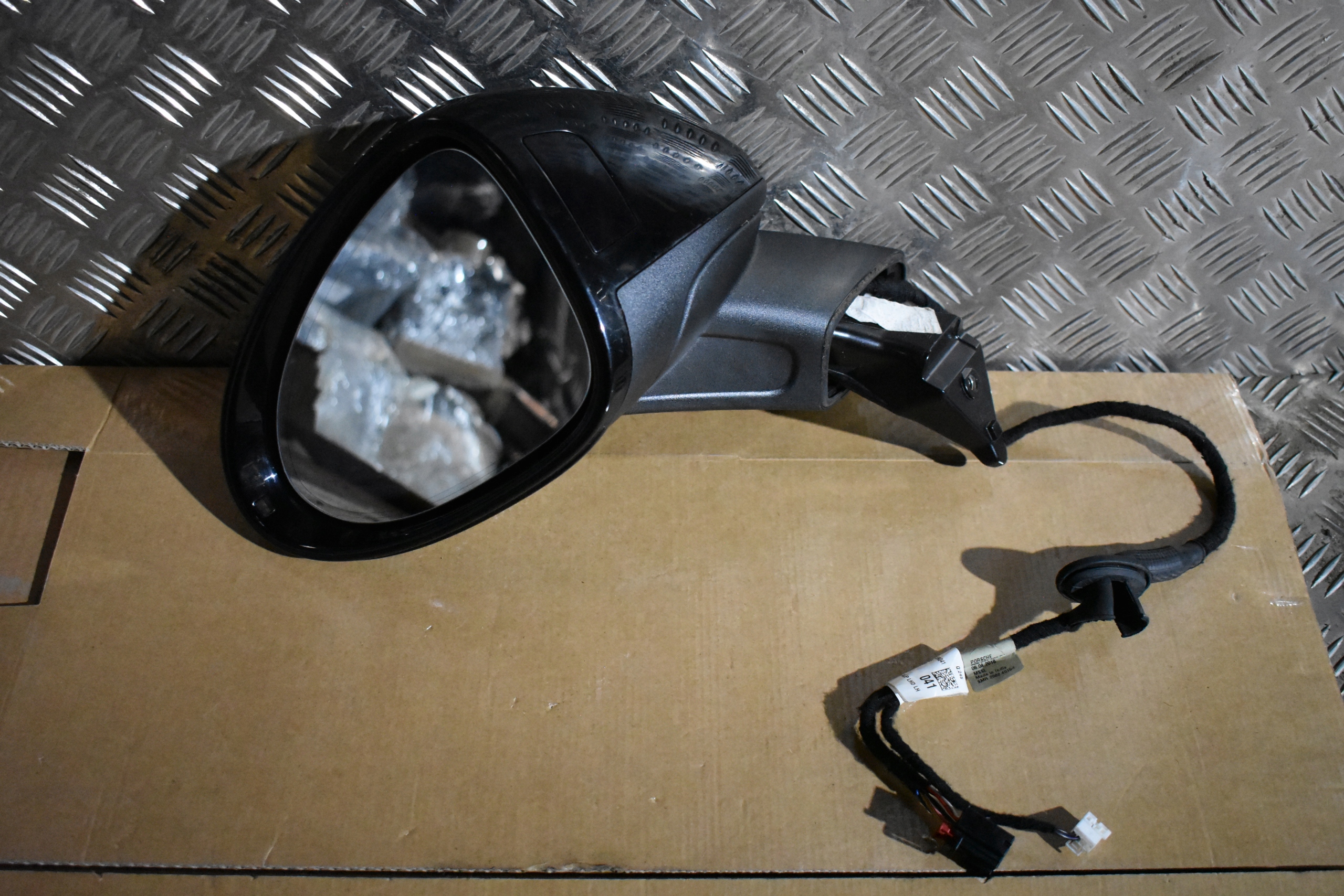 IDEALNE mirror left 11+2 PIN PORSCHE MACAN ASYSTENT colour 041 1