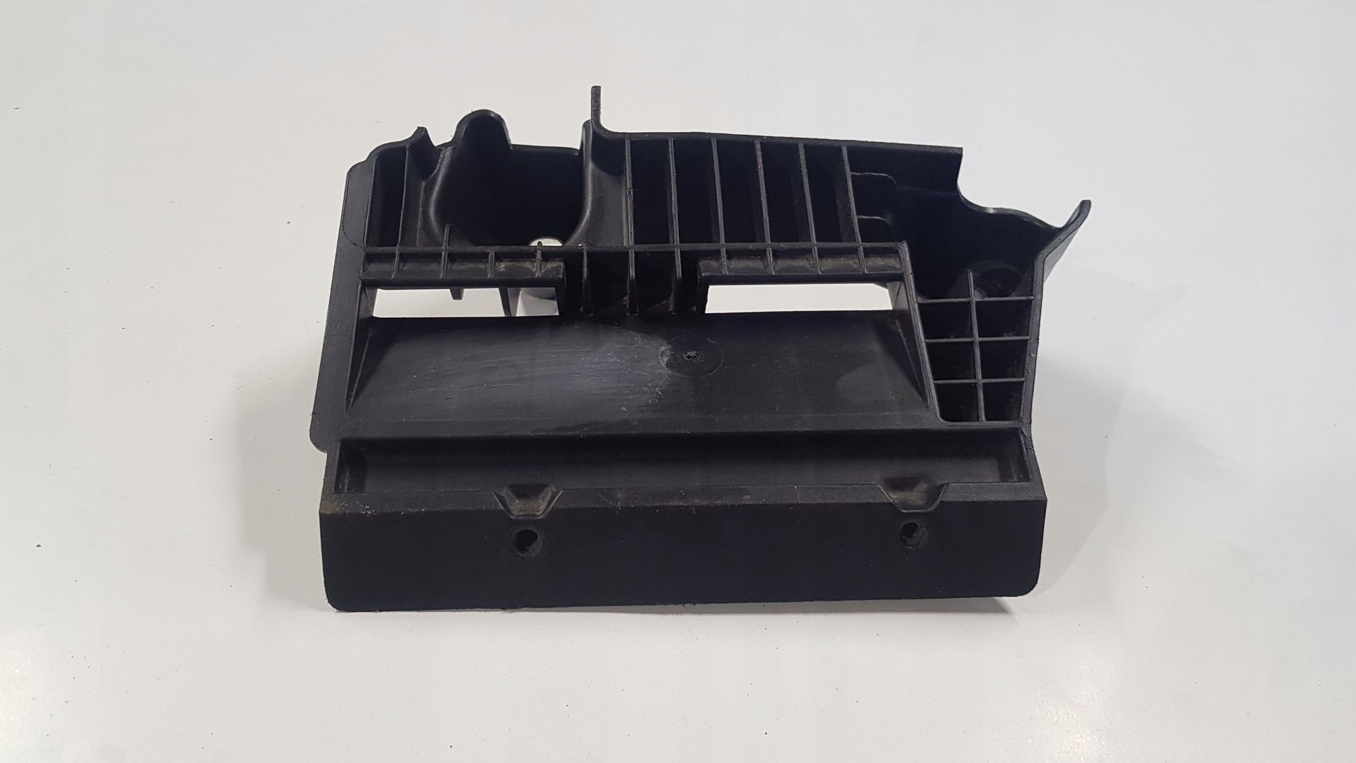 PODSTAWA AKUMULATORA FORD FORD EDGE MK2 DG93-10663 Producent części Ford OE