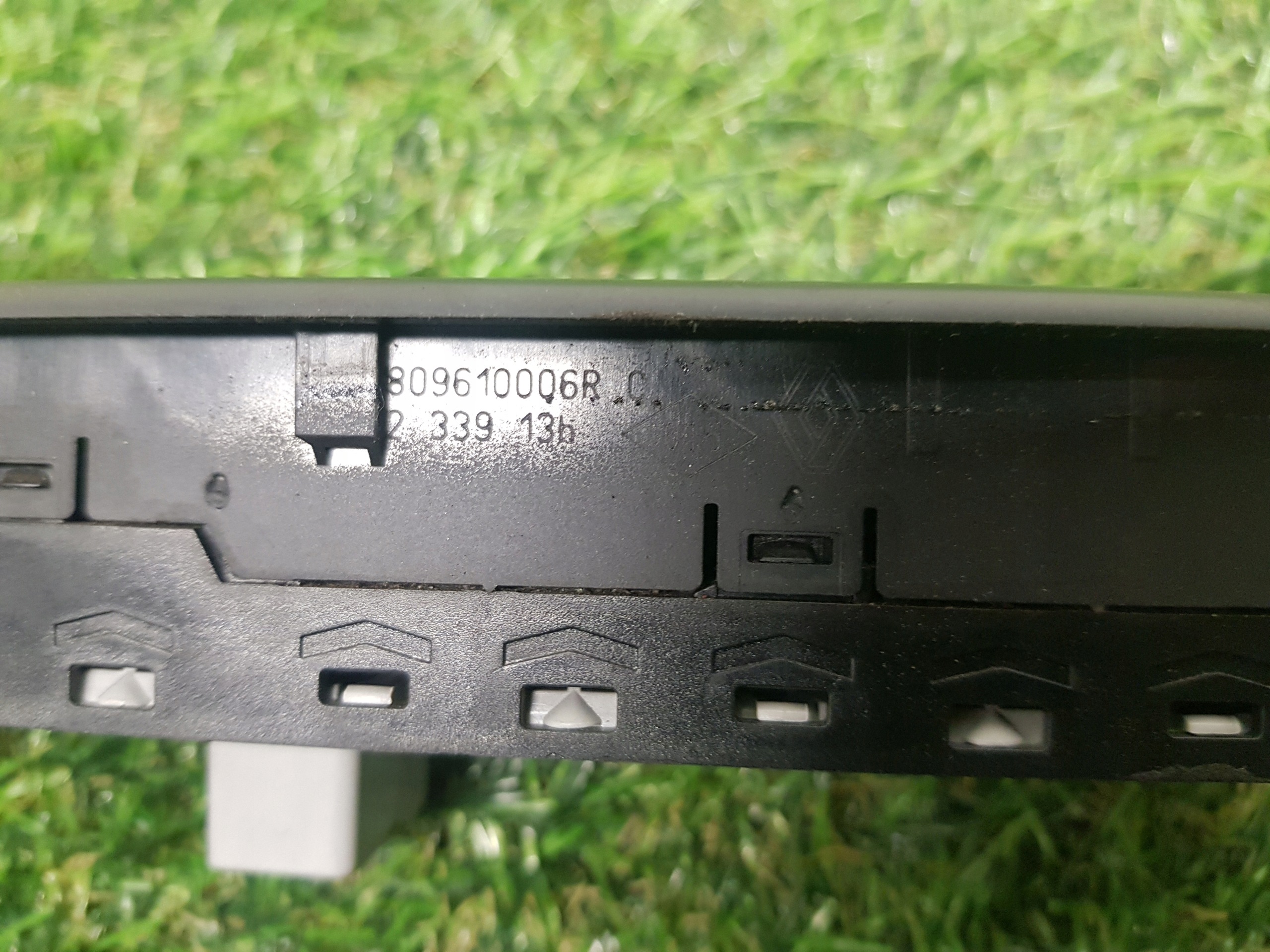 control panel of the window driver´s RENAULT LAGUNA 3 809610006R