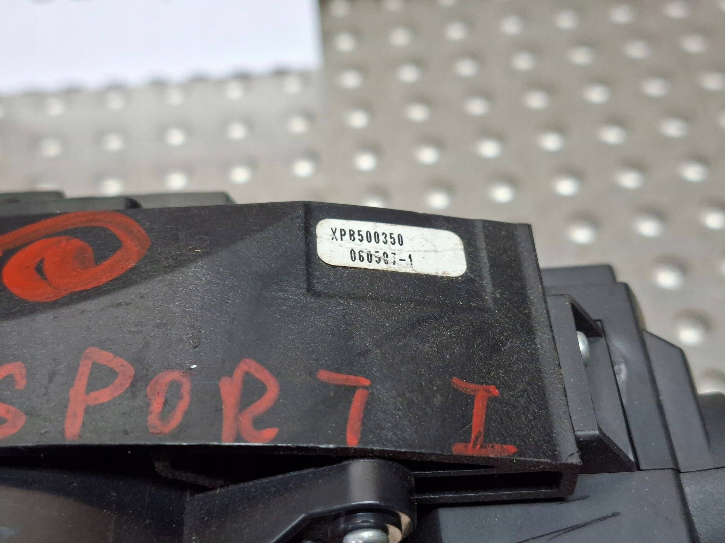 steering wheel levers and controls control ring RANGE ROVER SPORT L320 05- YRC500080