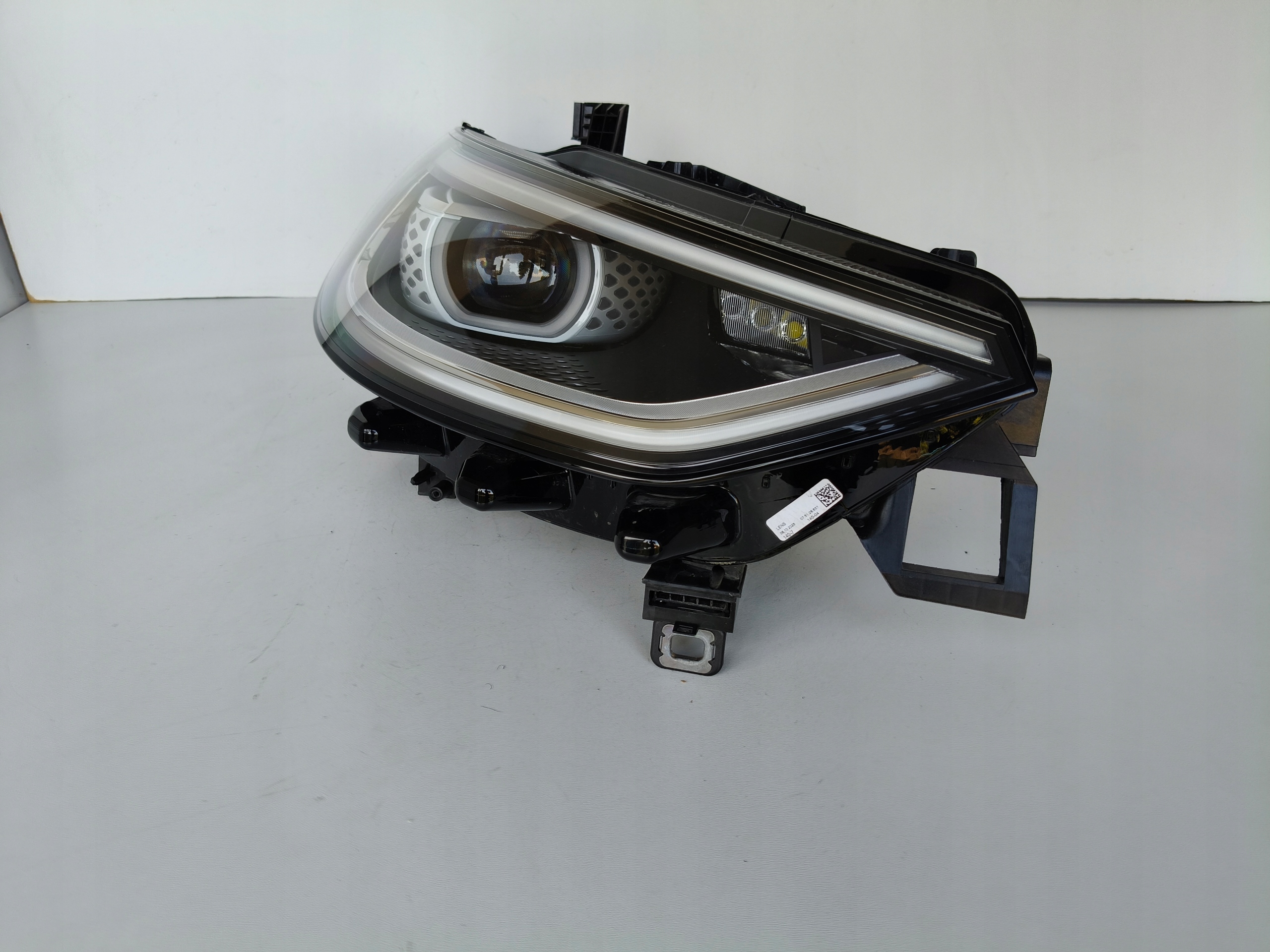 light right REFLEKTOR VW ID3 21- 10A FULL LED