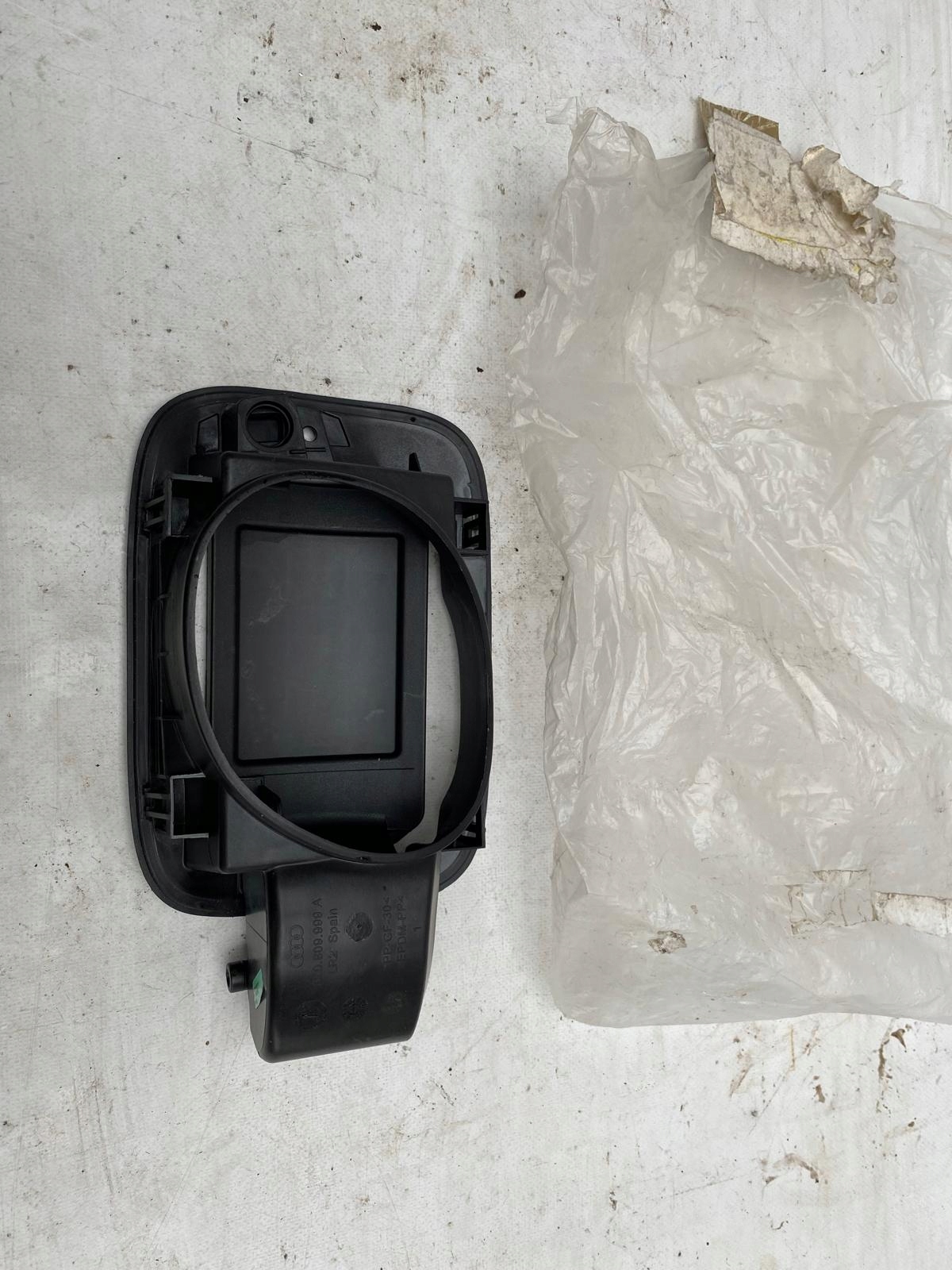 AUDI A4 B8 8K0 KLAPKA WLEWU PALIWA