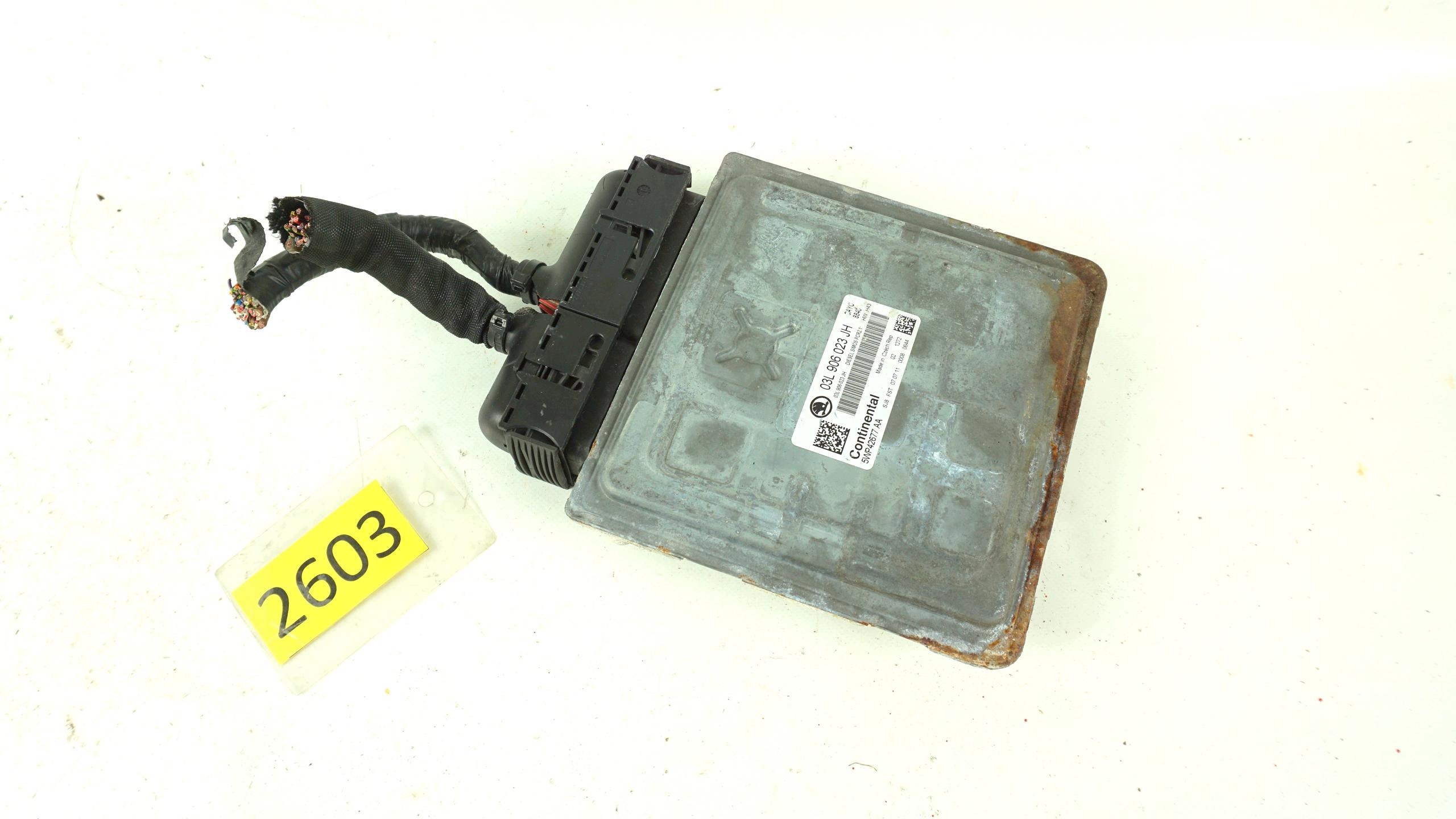 computer control unit of the engine SKODA SUPERB 2 II 1.6 TDI 03L906023JH 5WP42677AA