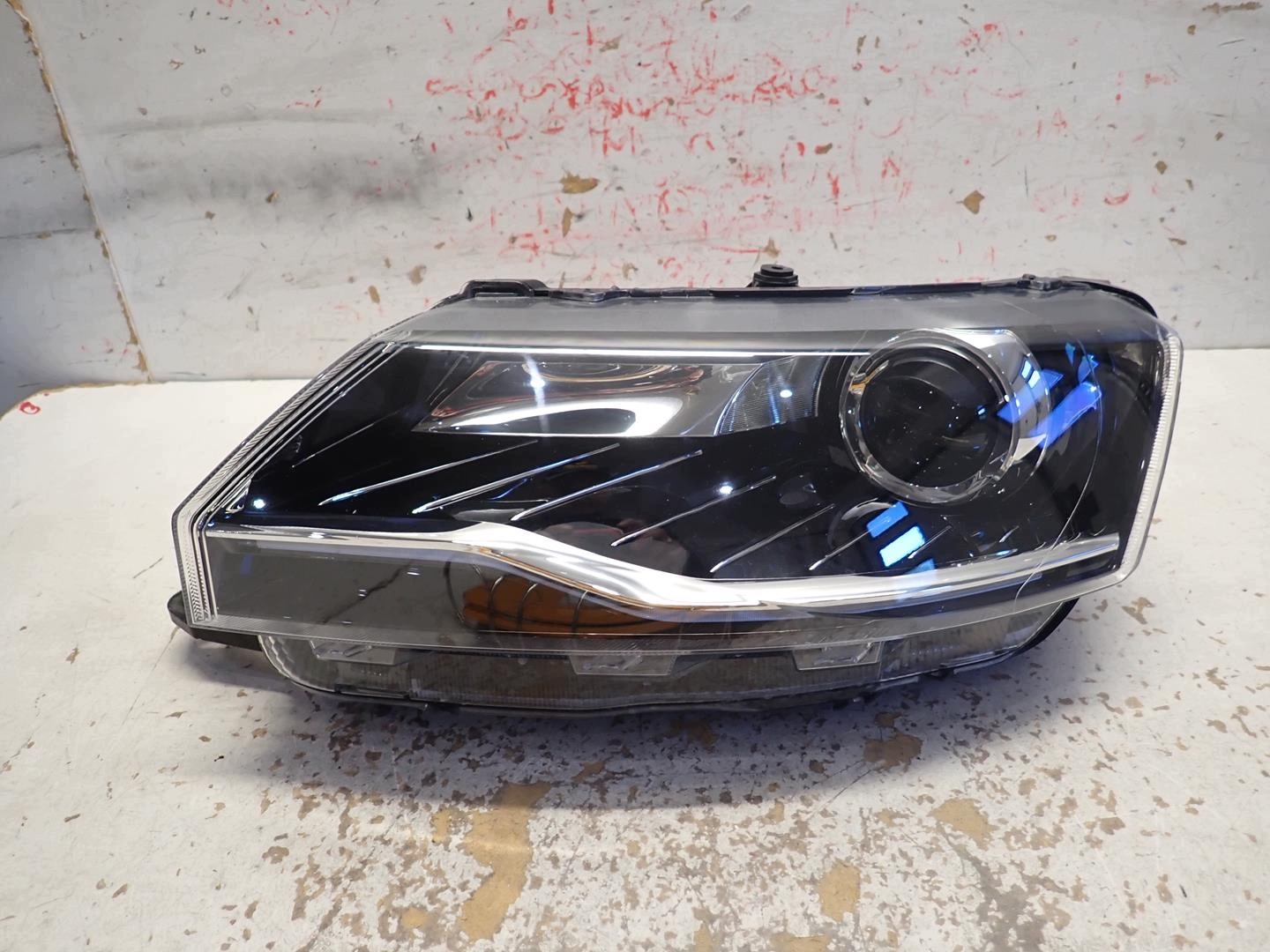 light front front left SKODA RAPID LIFT 2017- XENON 5JB941015C