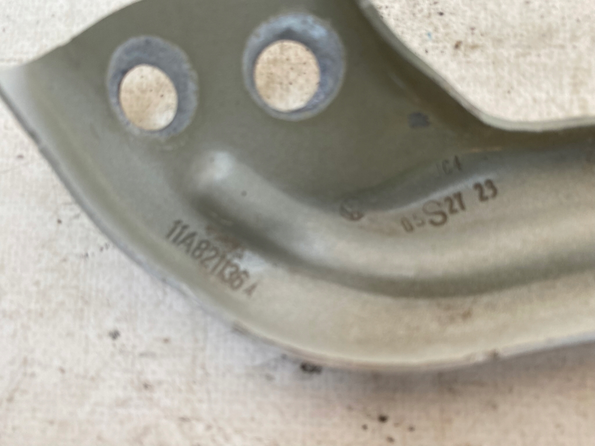 VW ID 4 ID4 ID.4 20- Poignée Support plaque Aile Droit Avant 11A821136A