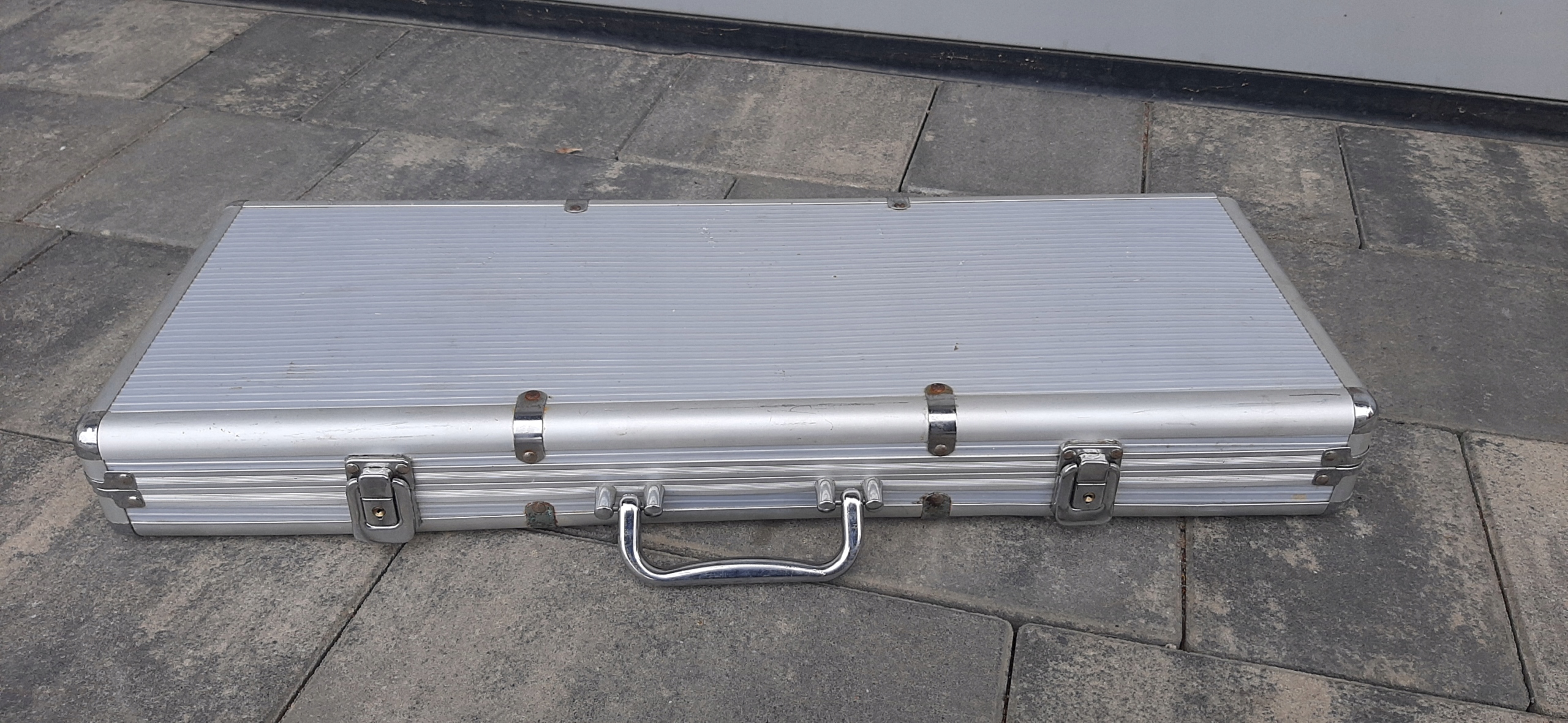 Żetony do pokera w walizce około 480 sztuk EAN (GTIN) 4897049301849