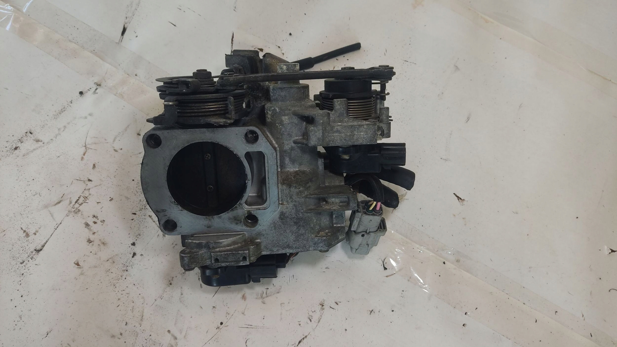 throttle flap LEXUS IS 200 2.0 petrol