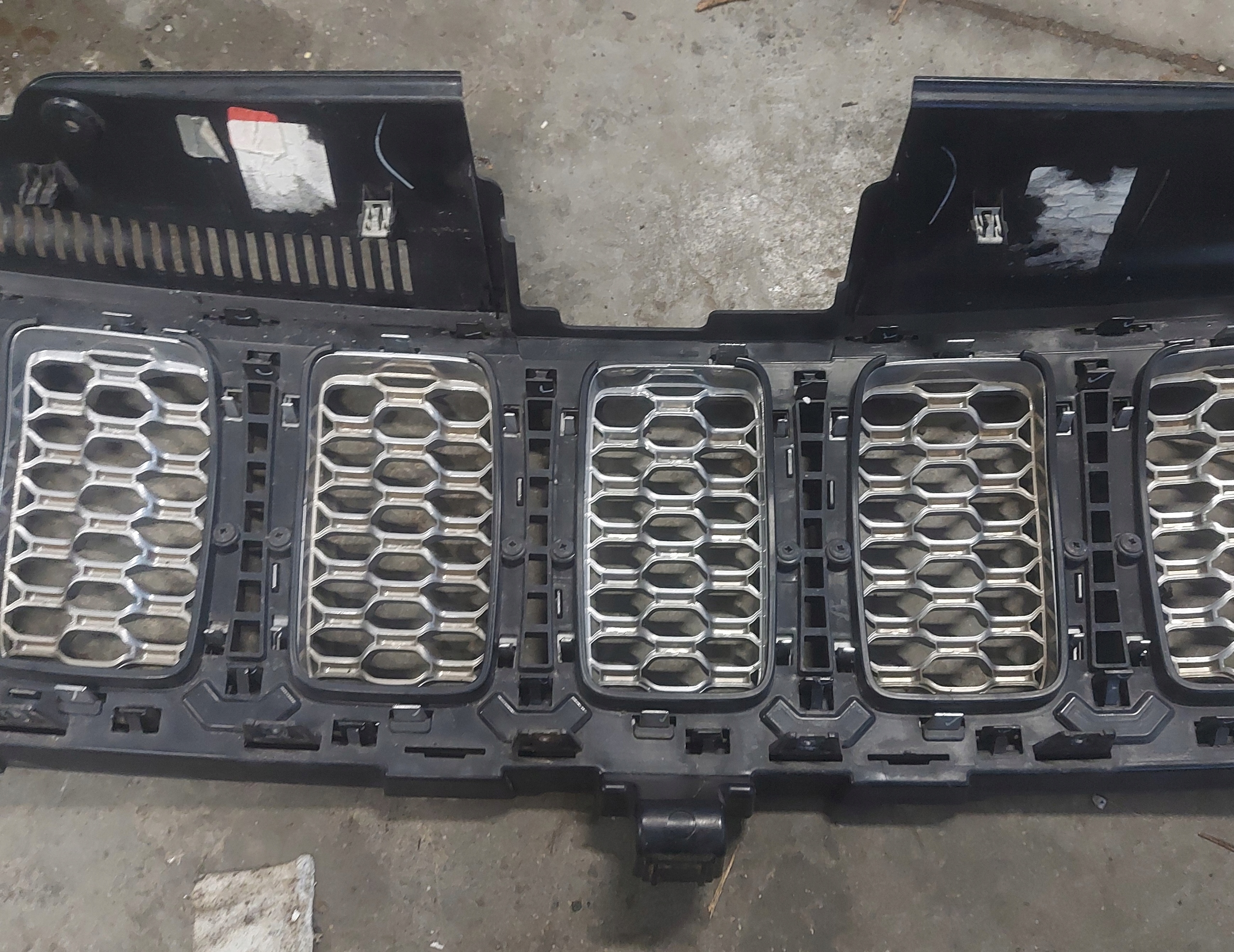 Jeep Cherokee J Kühlergrill FRONTGRILL Kühlergitter 68258419AA - Thumbnail 8