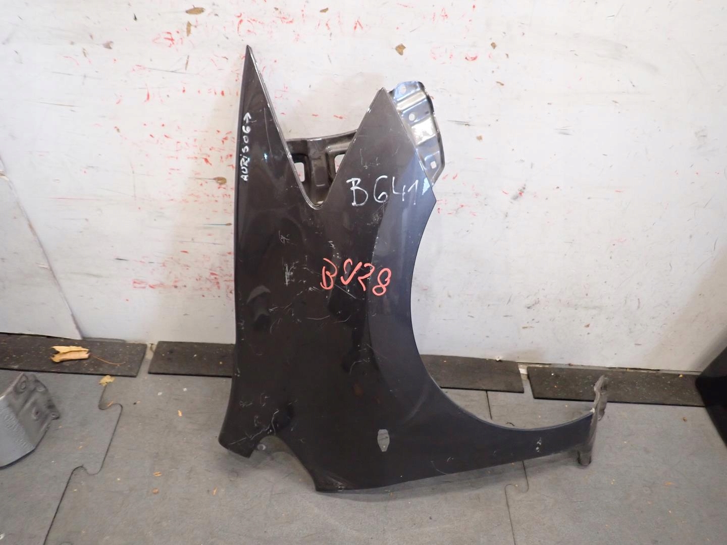 fender front front right TOYOTA AURIS and 2006-2009