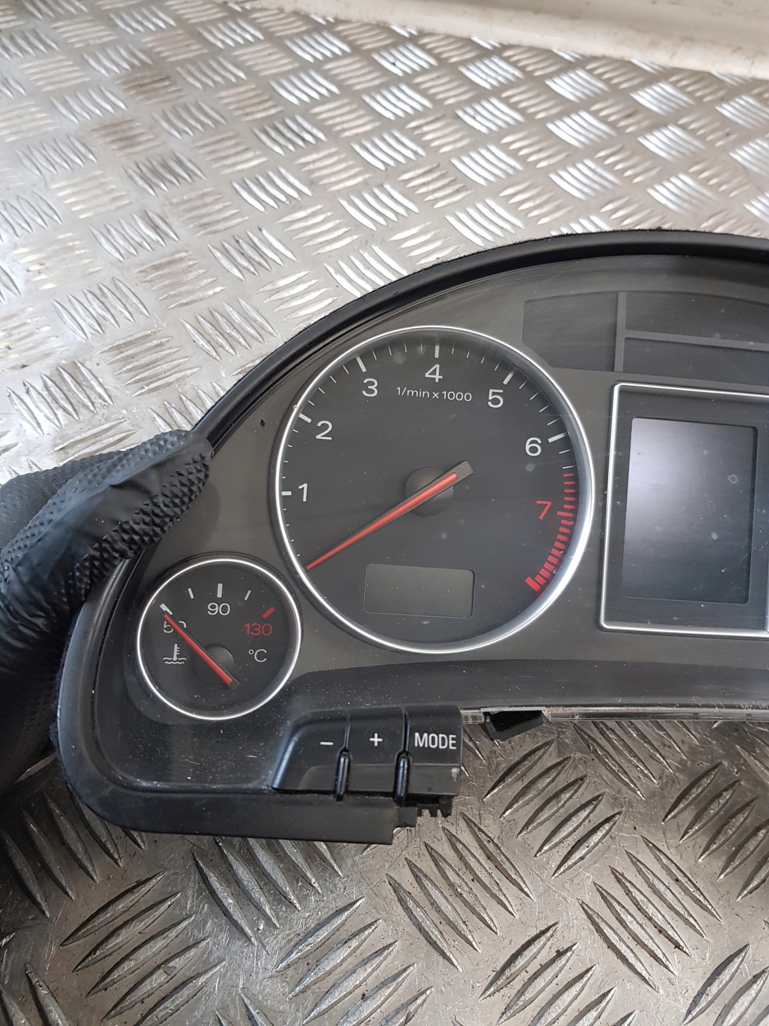 dials 8E0920900H AUDI A4 B6 1.6B 02R- EUROPA