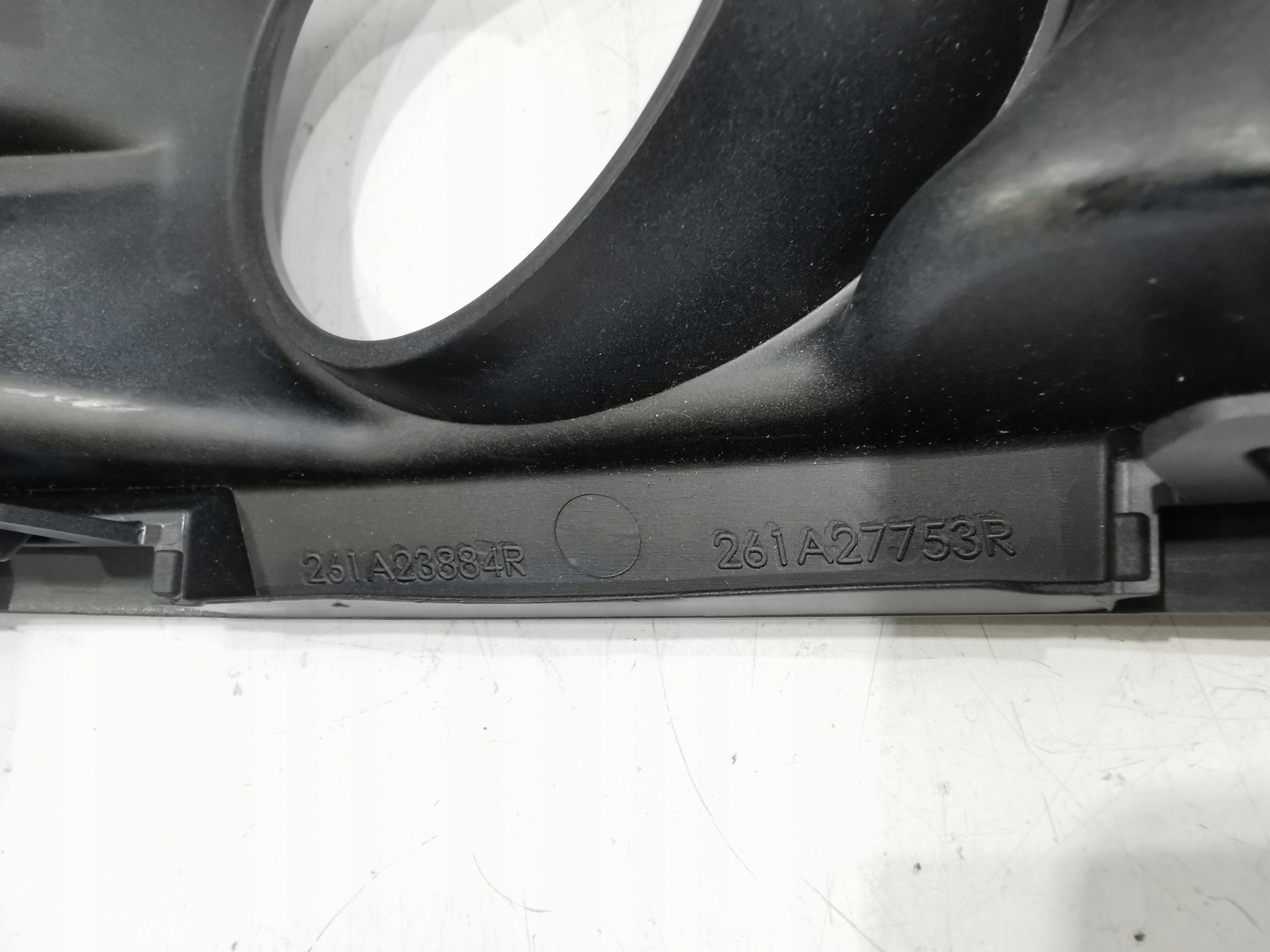 NOWA PRAWA RAMKA KRATKA HALOGENU RENAULT FLUENCE LIFT 2013 2014 2015 2016 Strona zabudowy przód