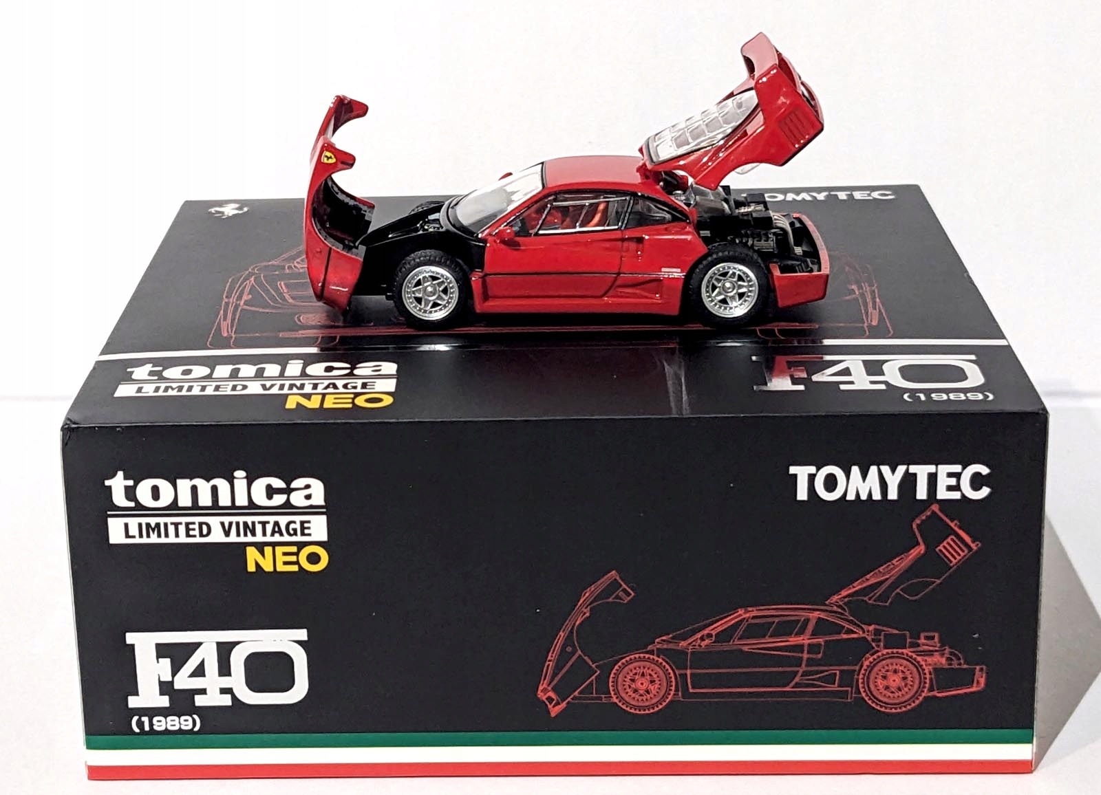 TOMICA LIMITED VINTAGE NEO FERRARI F40 1/64 • Cena, Opinie - Allegro