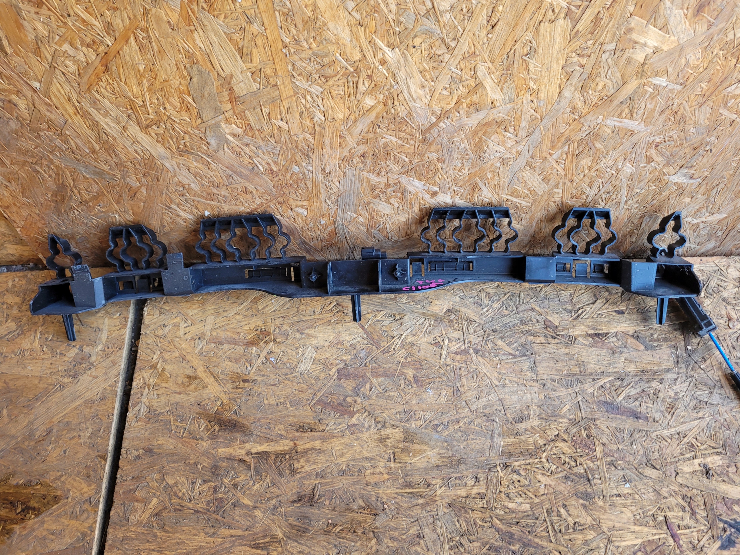 bumper bracket rear part central RENAULT CLIO V