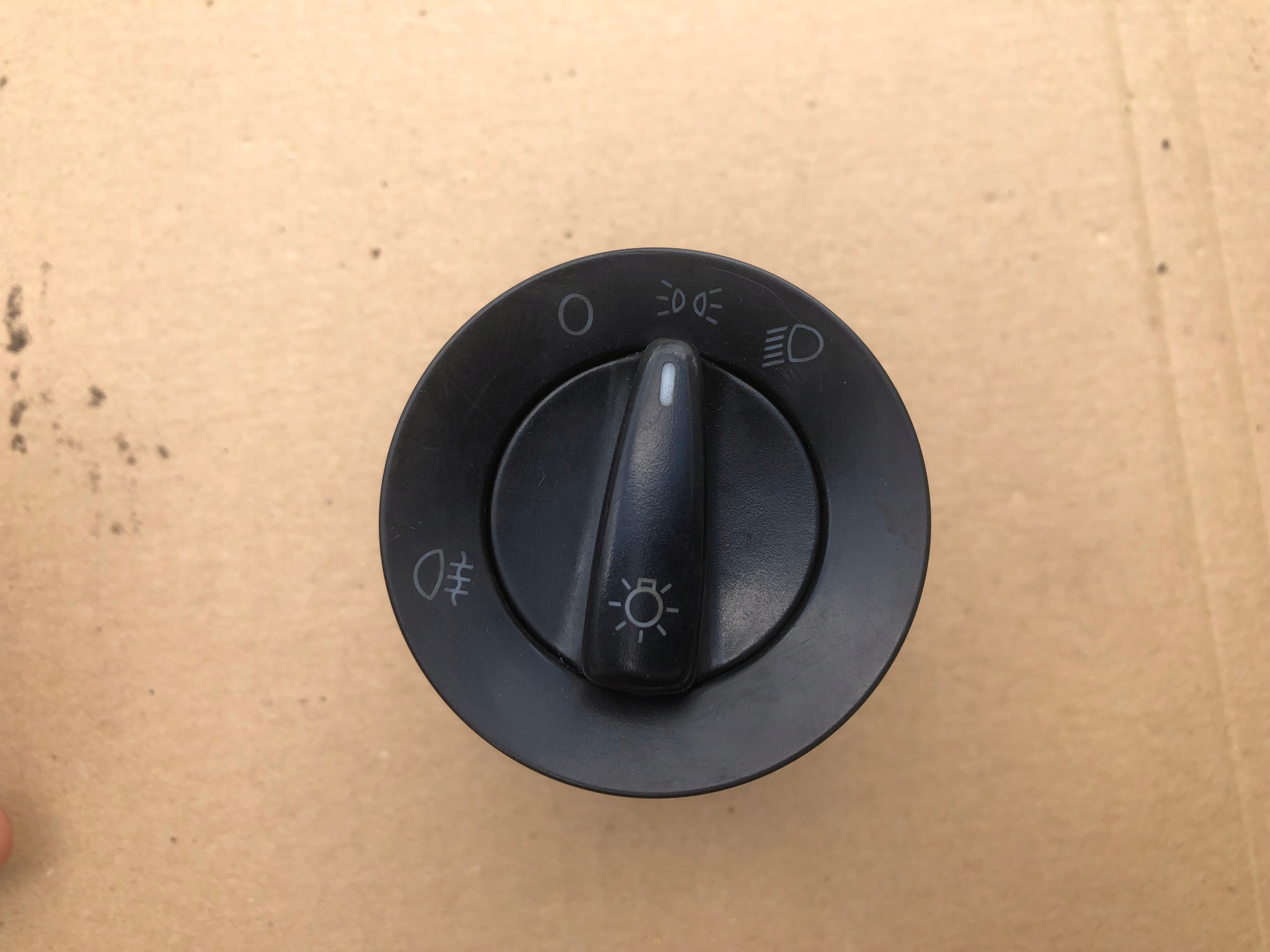 PRZEŁĄCZNIK ŚWIATEŁ VW VOLKSWAGEN GOLF IV BORA Numer katalogowy części 1C0941531