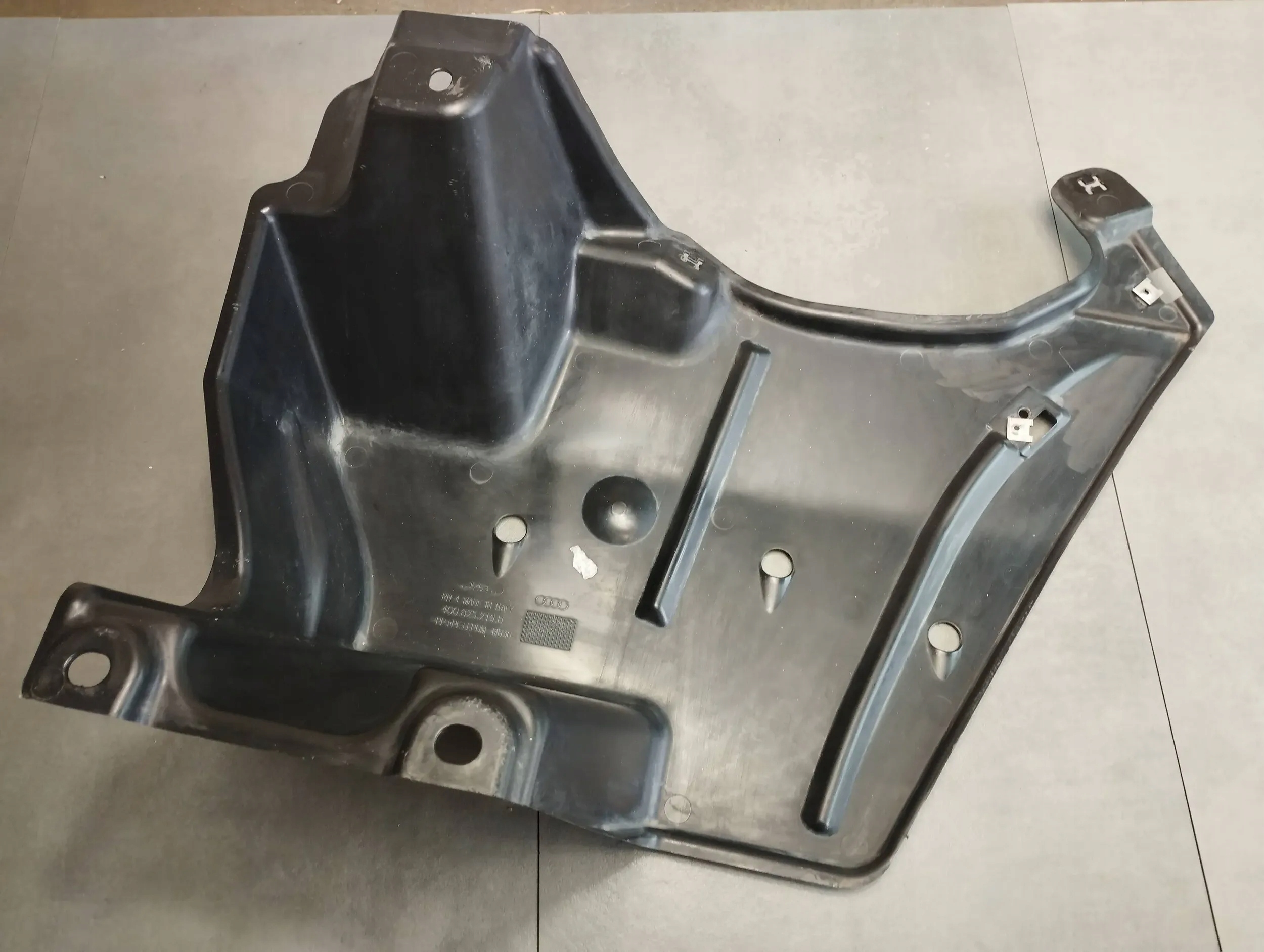 Audi A6 C7 4G cover chassis 4G0825219B