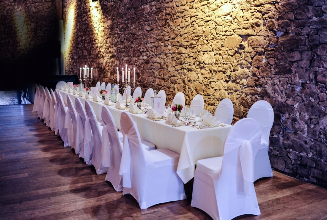 POKROWIEC NA KRZESŁO BANKIETOWY BIAŁY ŚLUBNY ŚLUB Szerokość oparcia 45 cm