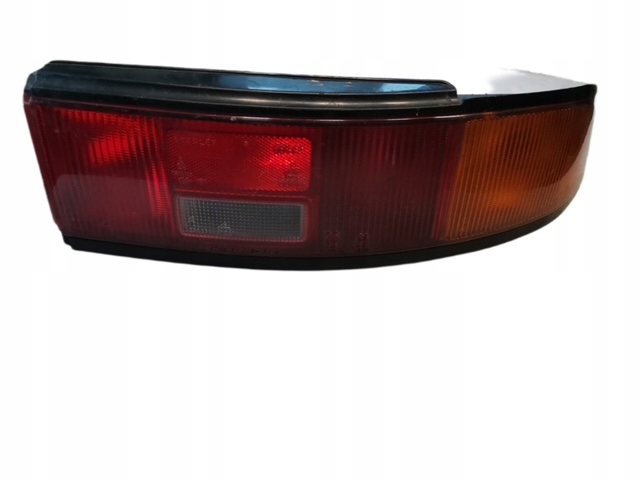 Mazda 323F tylna prawa lampa
