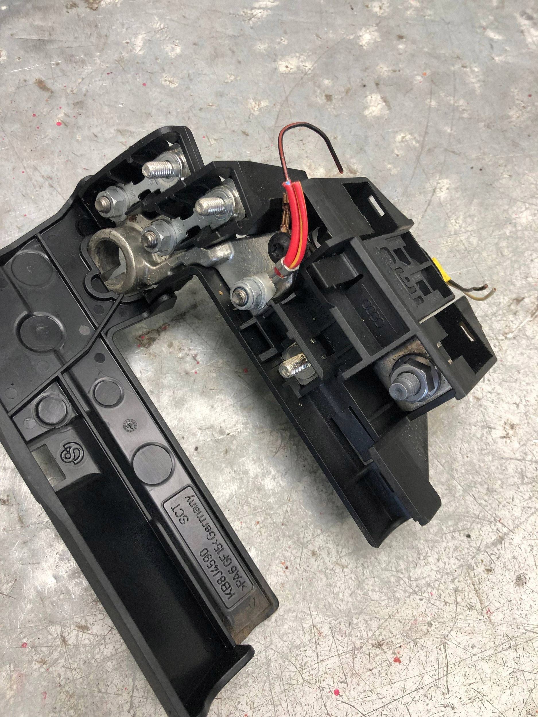 Sicherungen PIROTECHNICZNY AUDI A6 C6 4F0915519