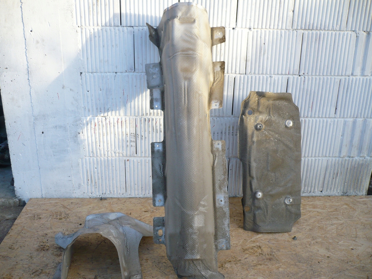 CLA W117 MERCEDES тепловой экран A2466824000