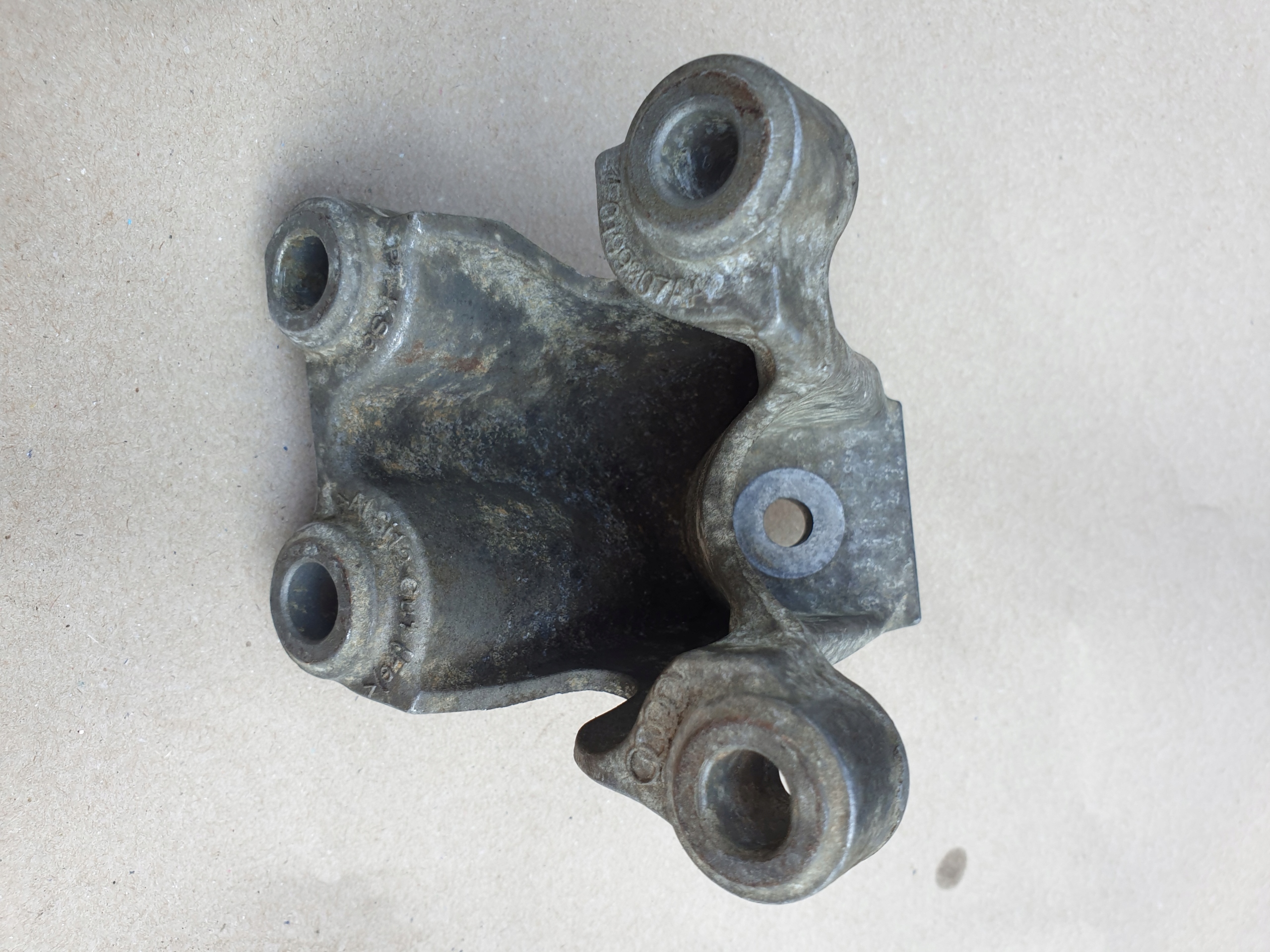 holder engine mount AUDI A6 C6 4.2 BVJ OE EU