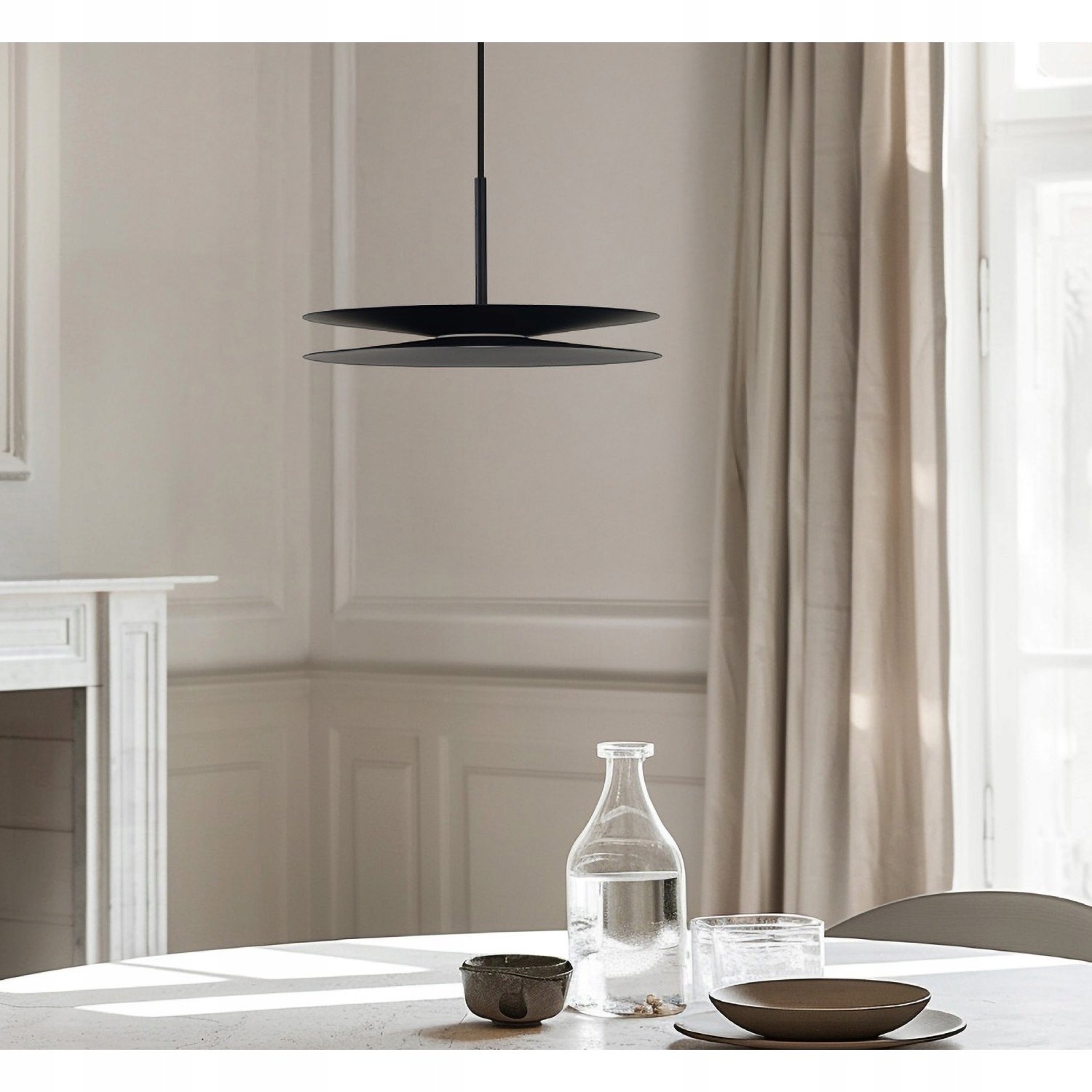 Čierna moderná Disc Led lampa do elegantnej jedálne nad stôl