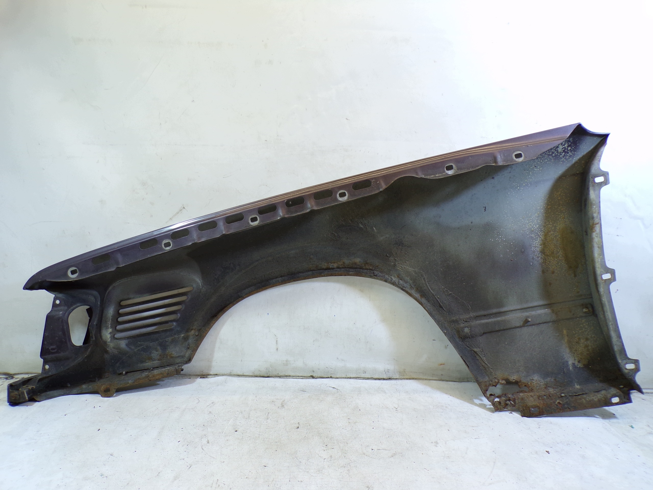 fender right front MERCEDES W124 E-KLASA