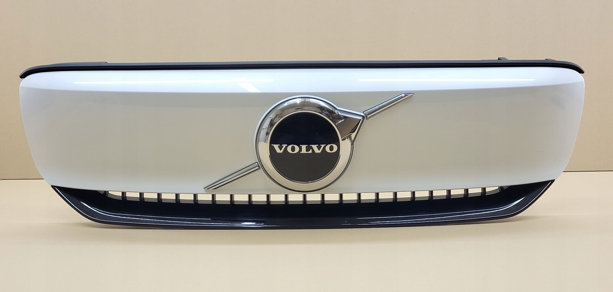 ATRAPA GRILL ZDERZAKA VOLVO XC40 C40 LIFT RECHARGE KAMERA RADAR KOLOR 707