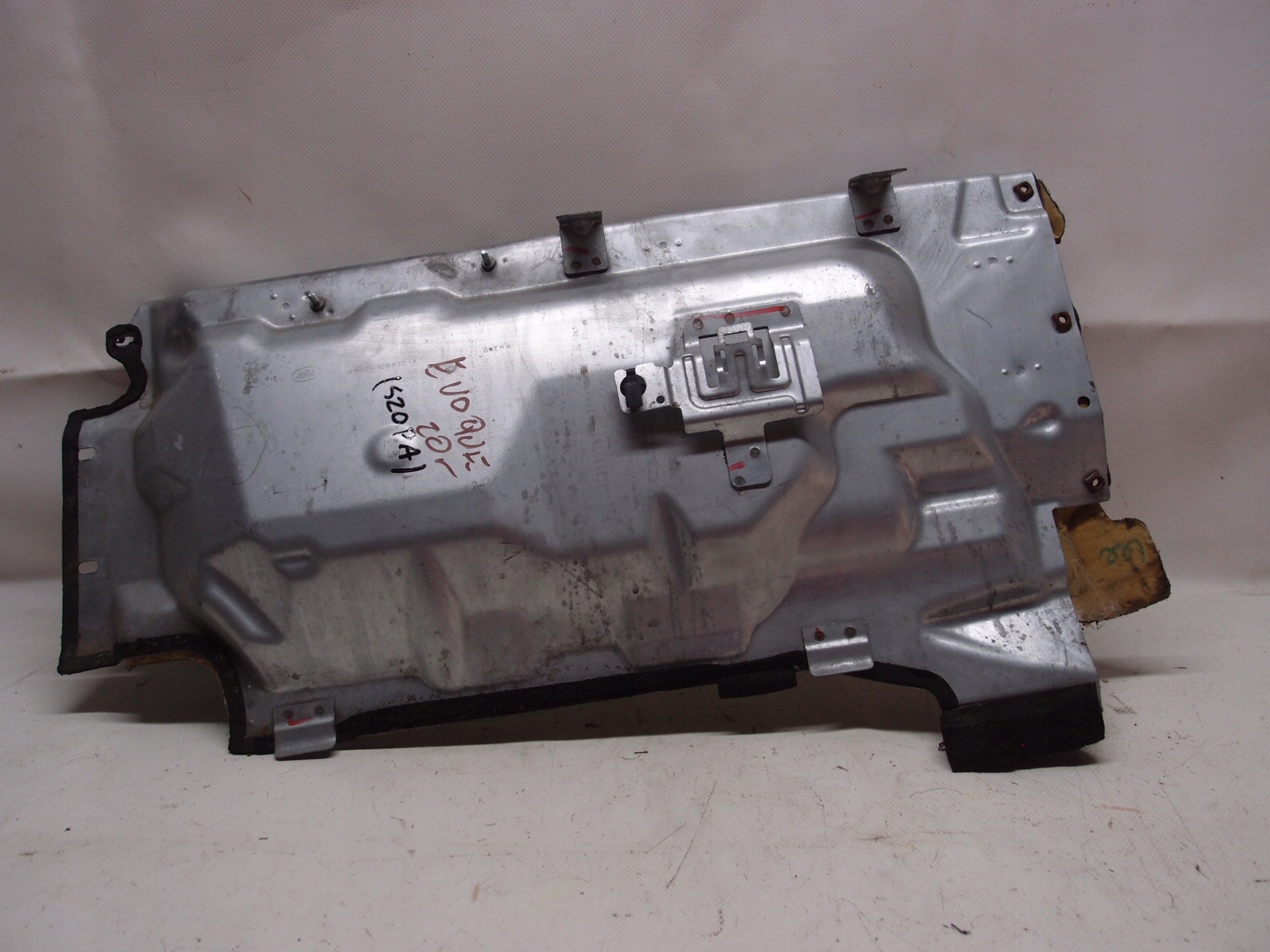 ТЕПЛОЗАХИСНИЙ ЕКРАН K8D2-10B812-A LAND ROVER EVOQUE