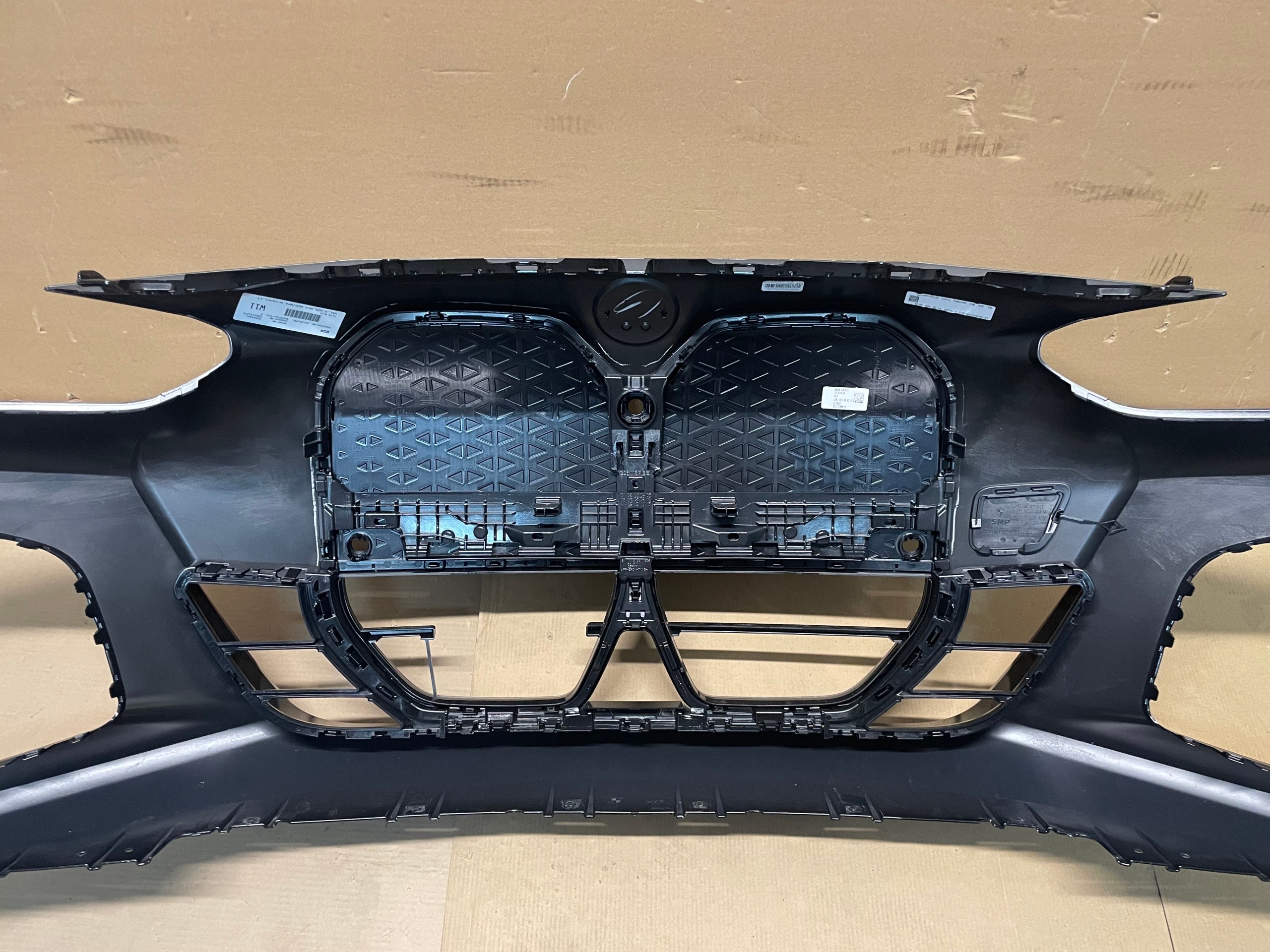 bumper front + grill PDC m-packet KPL BMW i4 G26 BEV colour 475 USA