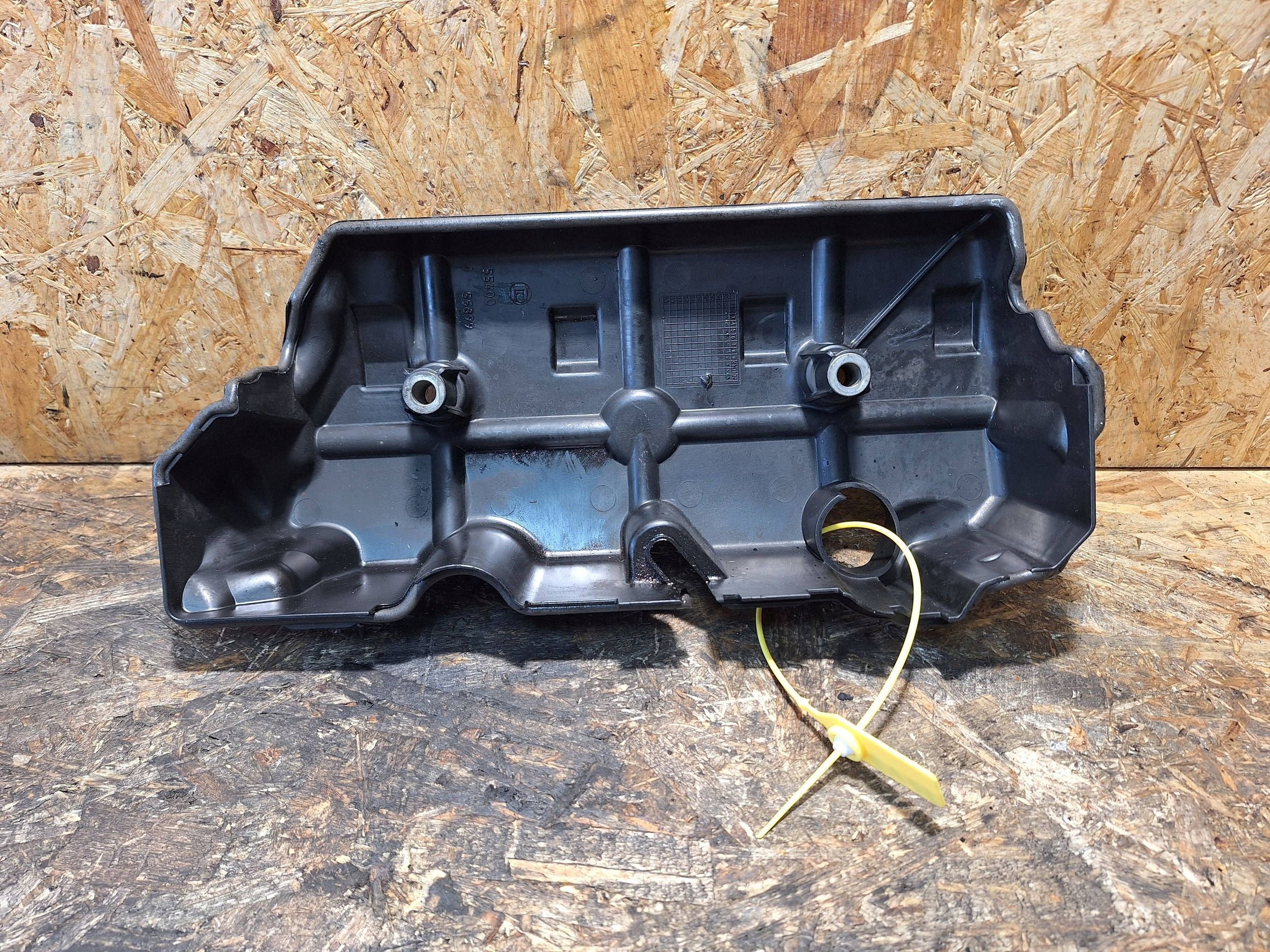 Abdeckung der Ventile 8200677518 SUZUKI GRAND VITARA II 1.9 DDIS