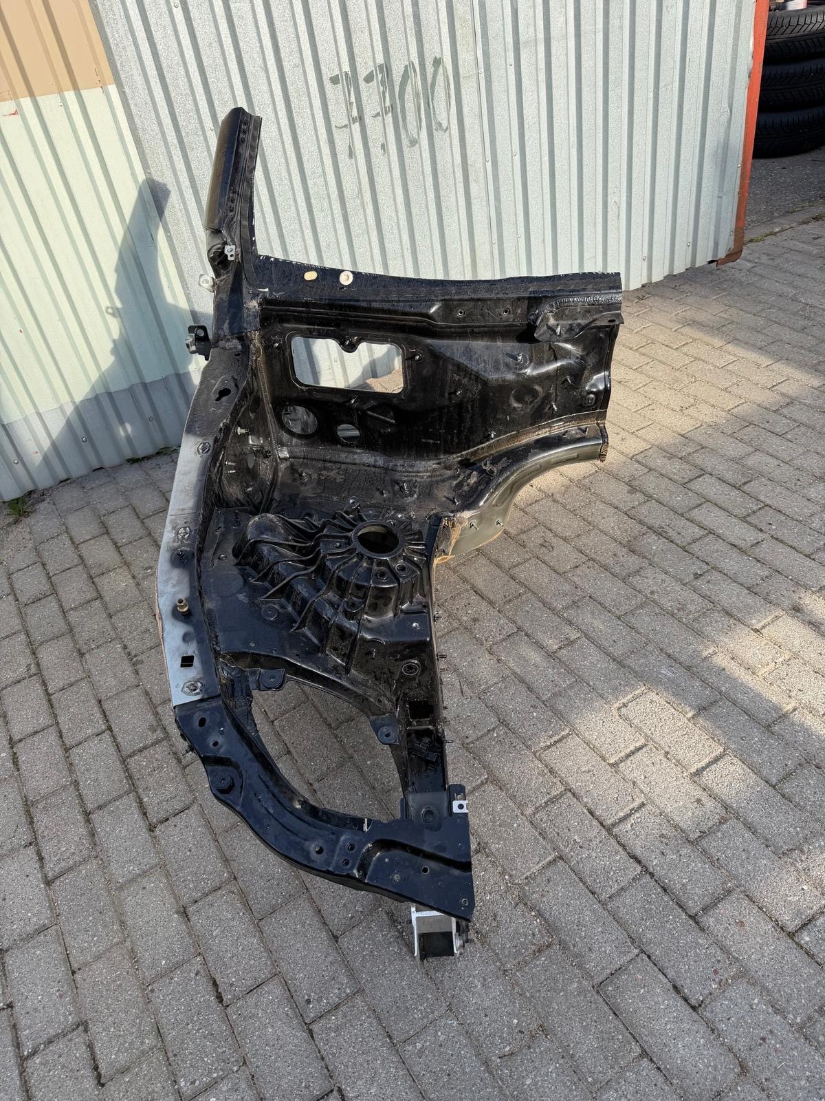 perfect condition quarter front front right quarter MERCEDES W214 1
