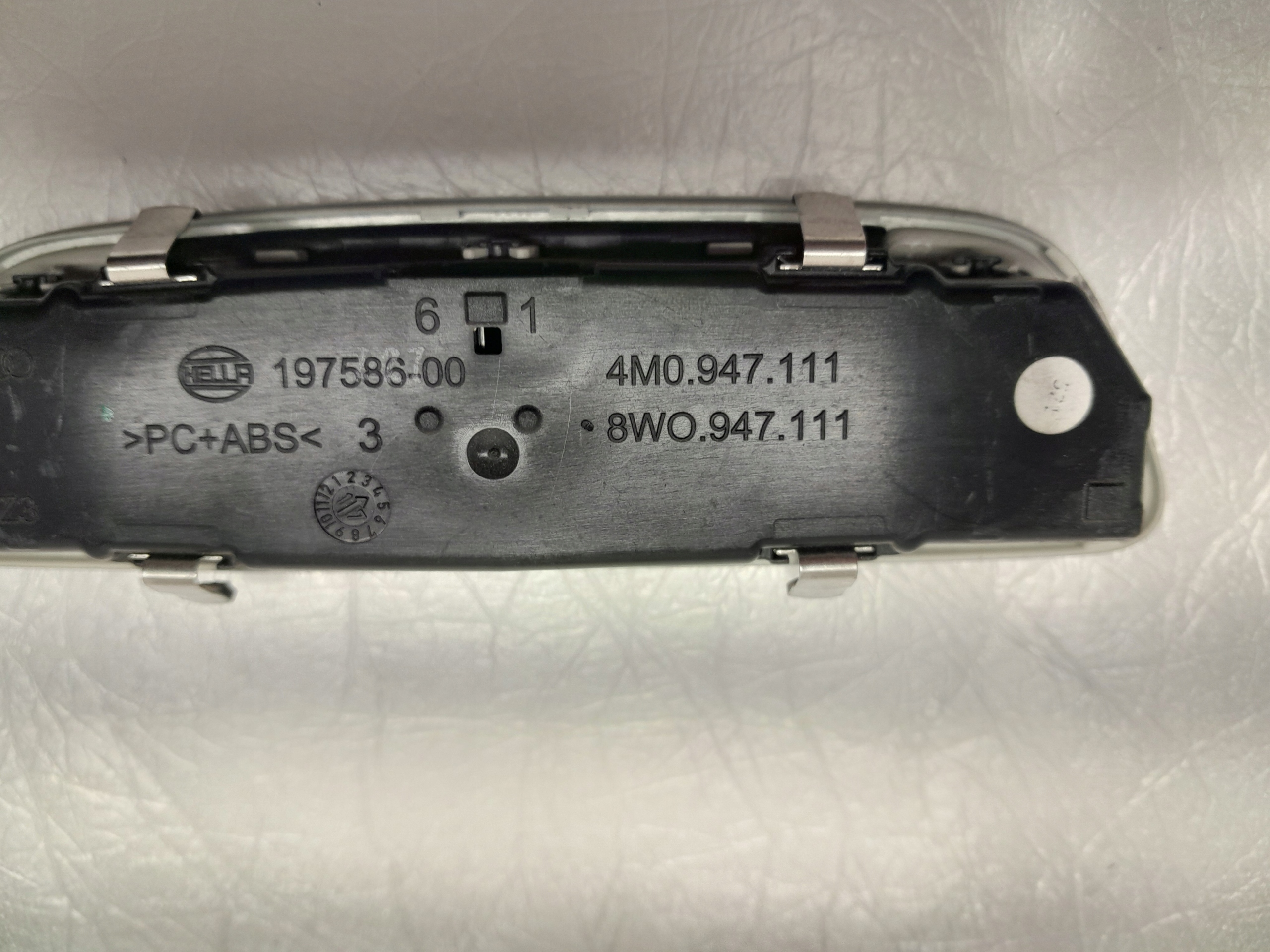 AUDI A4 8W0 Q5 80A FANALE CIELO INTERNO 4M0947111