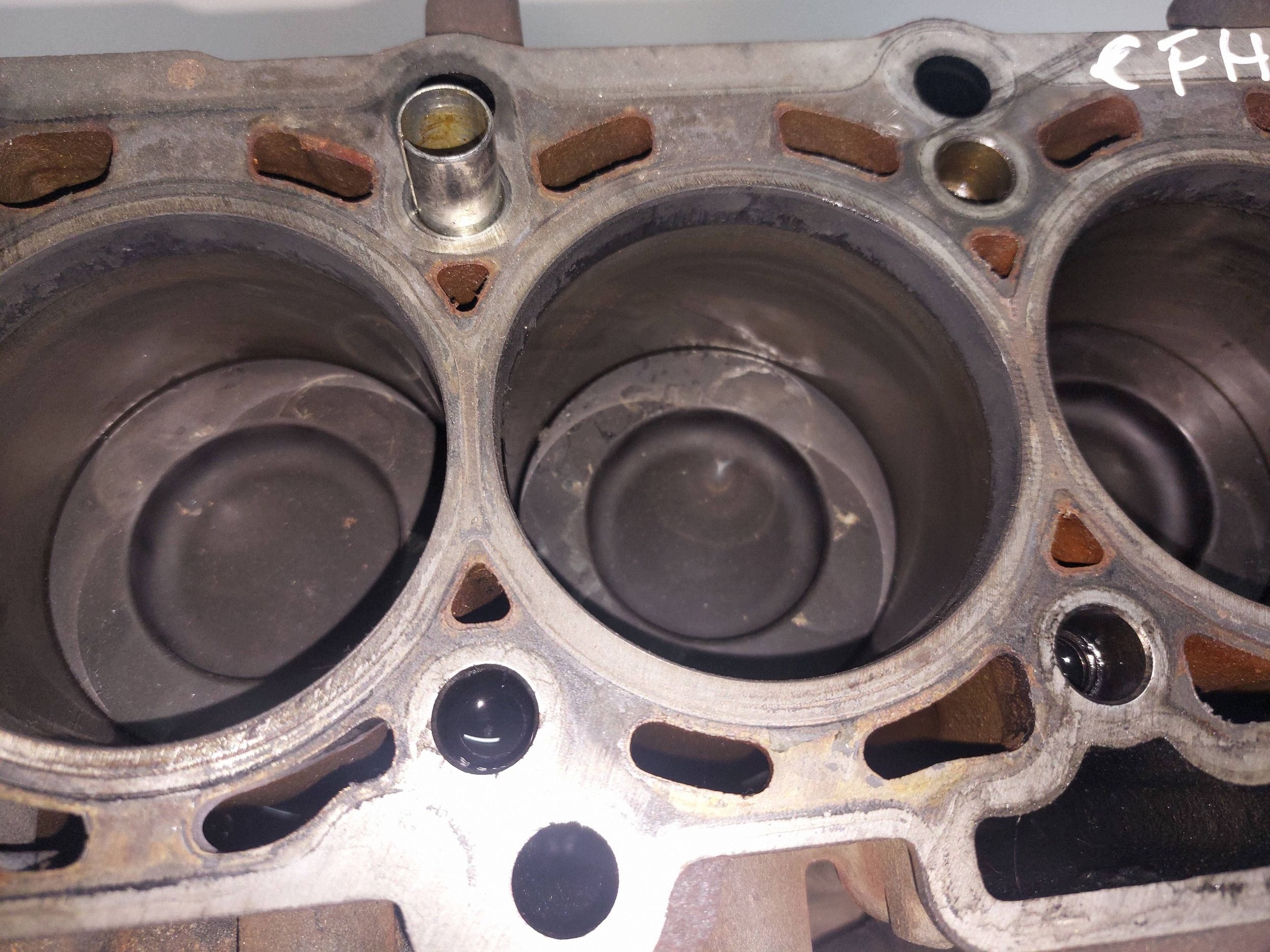 VW PASSAT B7 AUDI Q3 YETI 2.0 TDI CFH CFF CFG engine BLOK pistons crank