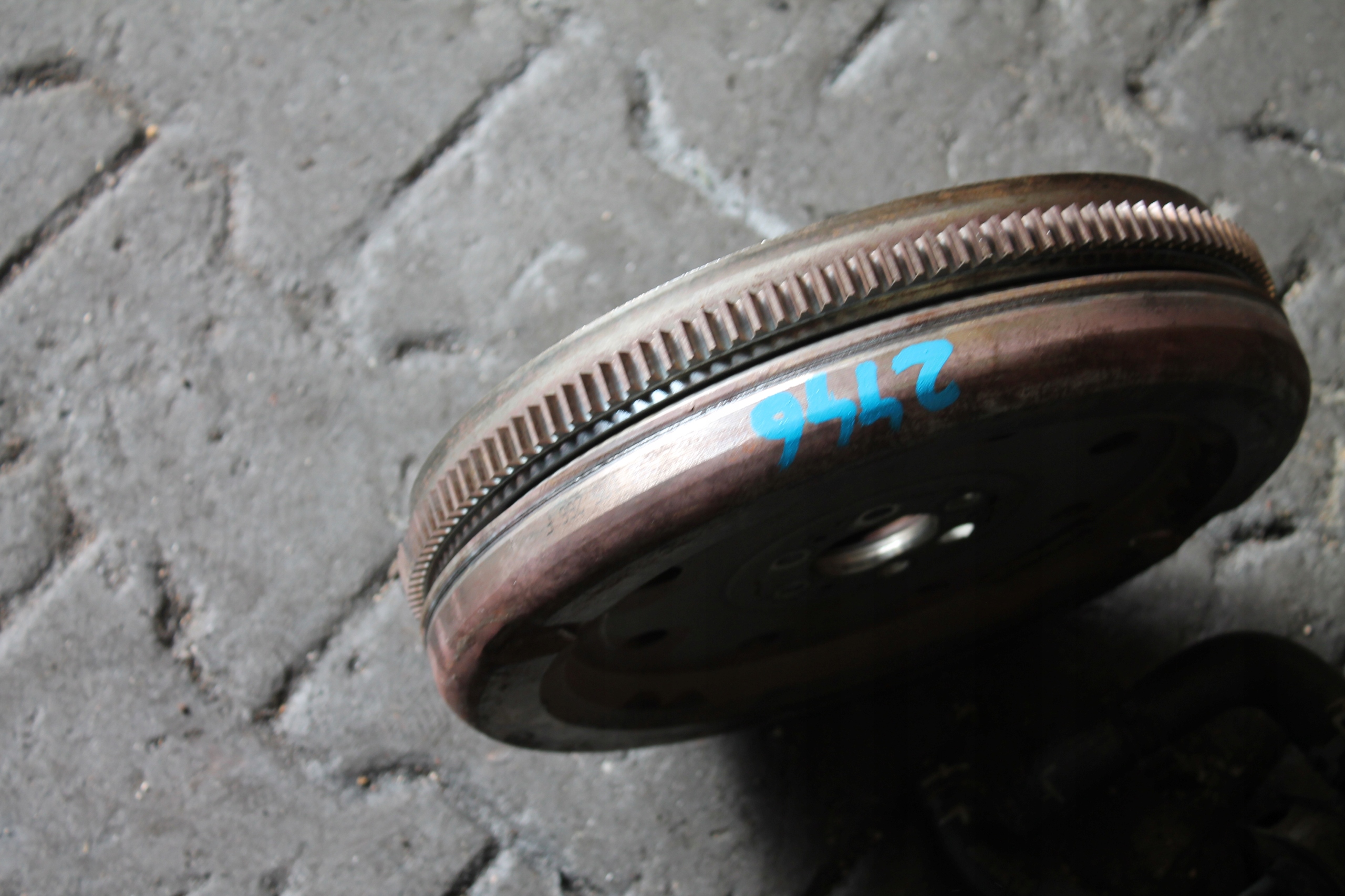 2446. wheel flywheel AUDI 05E105266F