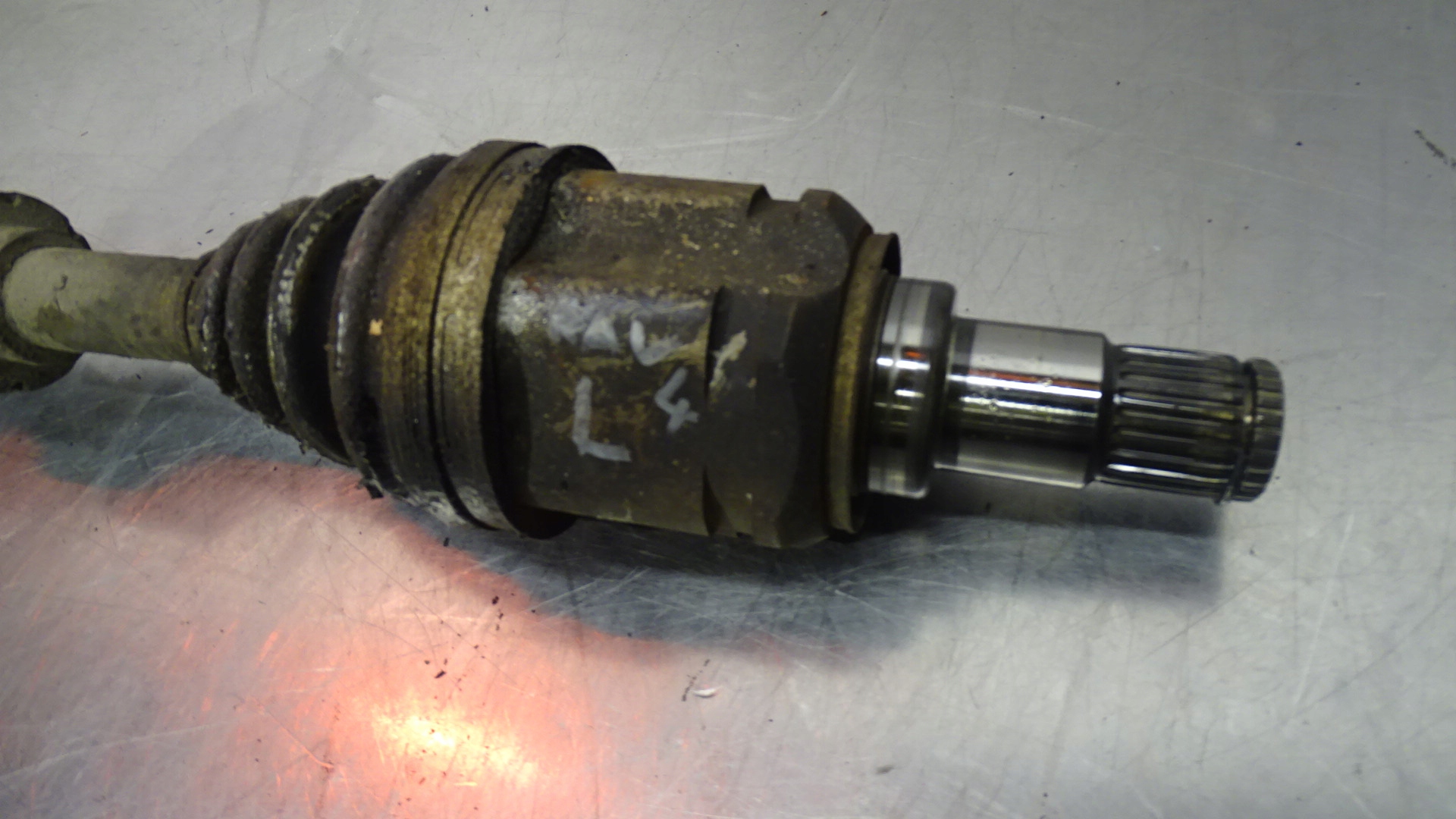 PÓŁOŚ LEWA PRZEDNIA TOYOTA RAV4 III 2.2D-CAT Producent części Inny