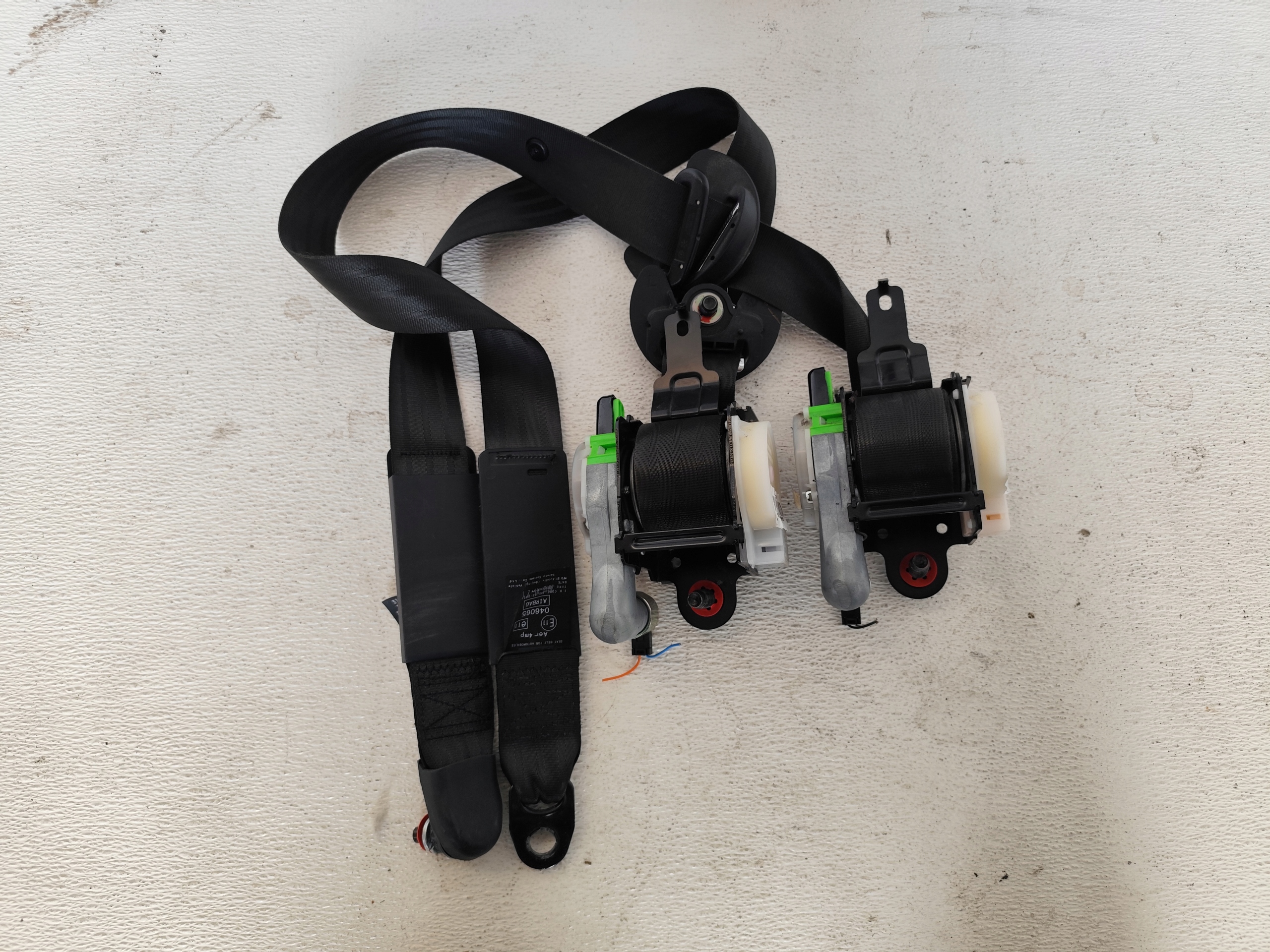 KIA VENGA 2014 tension belts safety front left right KOMPLET