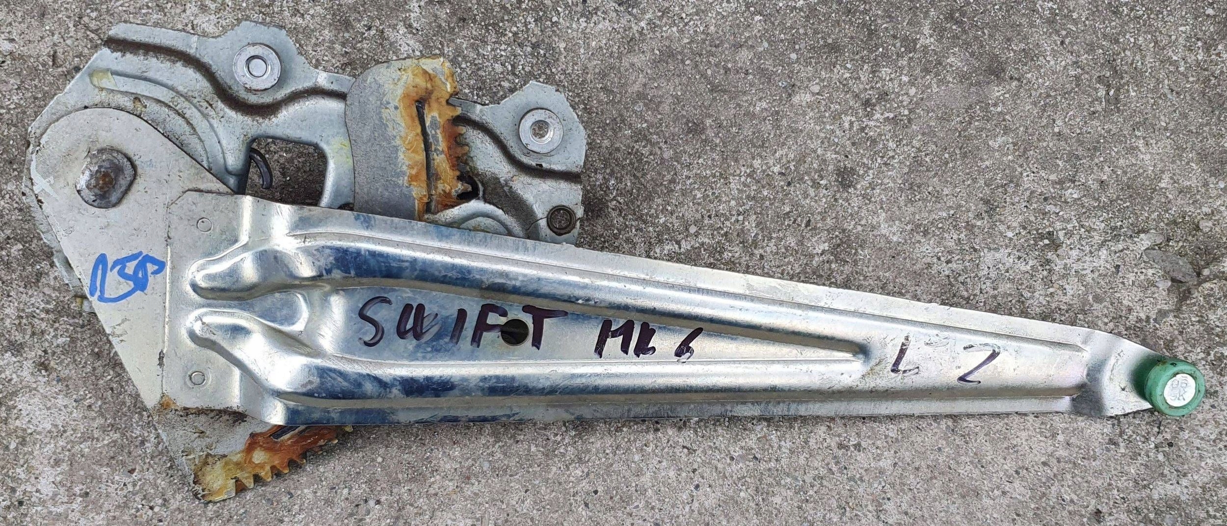 Suzuki Swift Mk6 window regulator left rear part