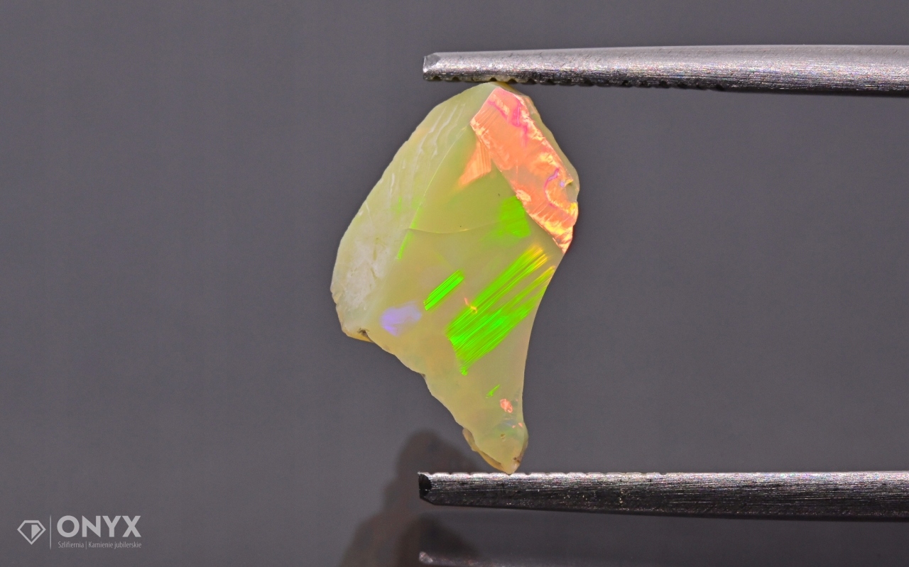 Opal z Etiopie hrudky 12,5x7 mm
