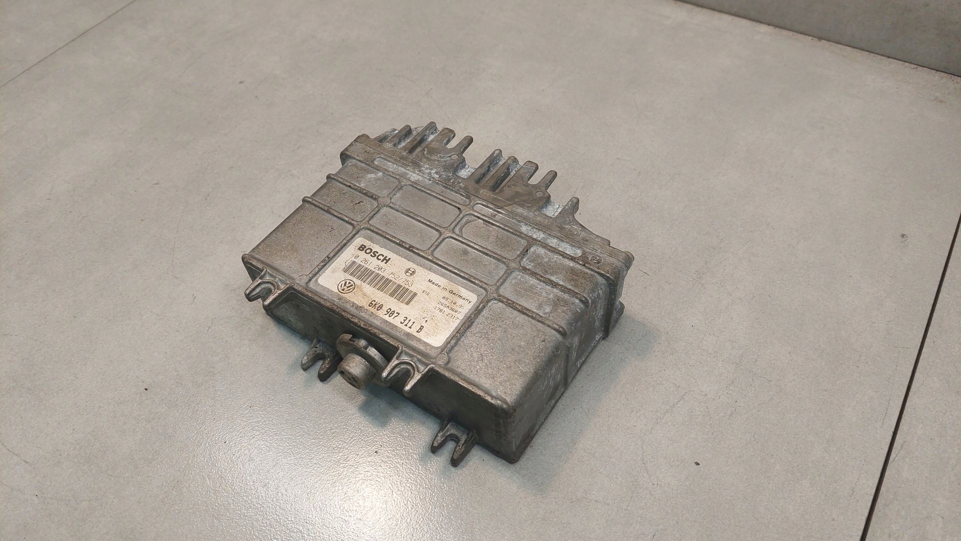 control unit of the engine VW POLO CLASSIC 1.4 0261203752