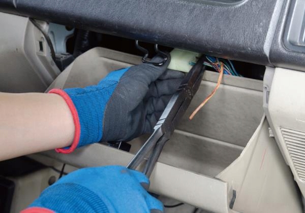 SZCZYPCE DŁUGIE PROSTE WĄSKIE 340MM KING TONY Marka King Tony