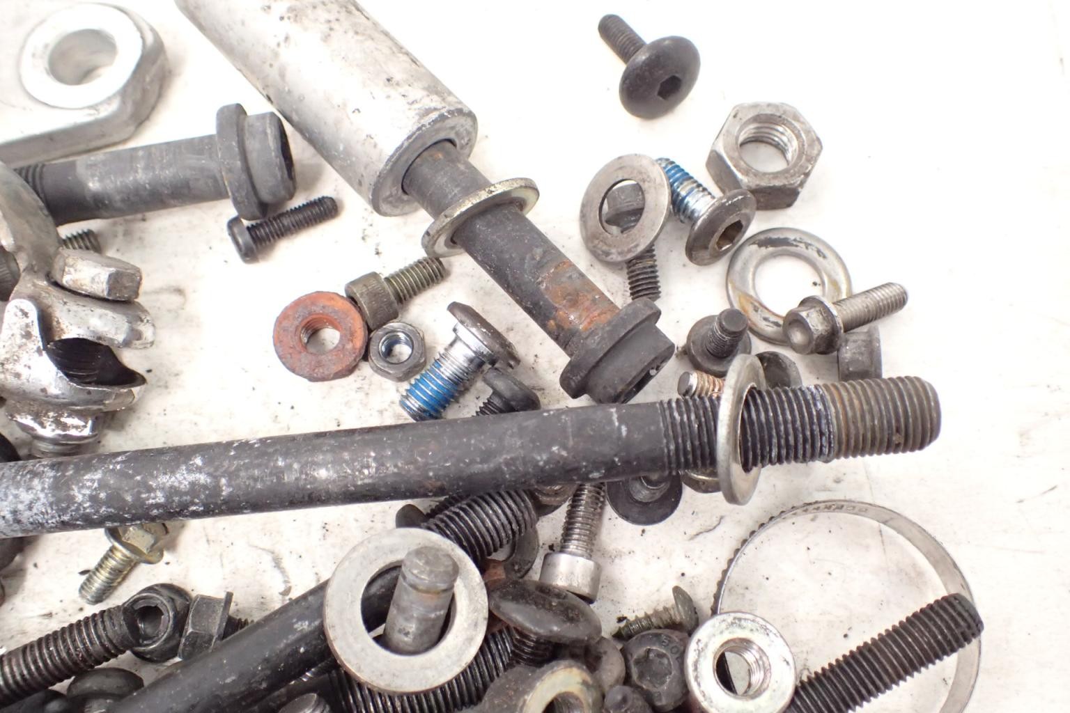 Triumph Tiger 955i Śruby z demontażu Producent Triumph OE