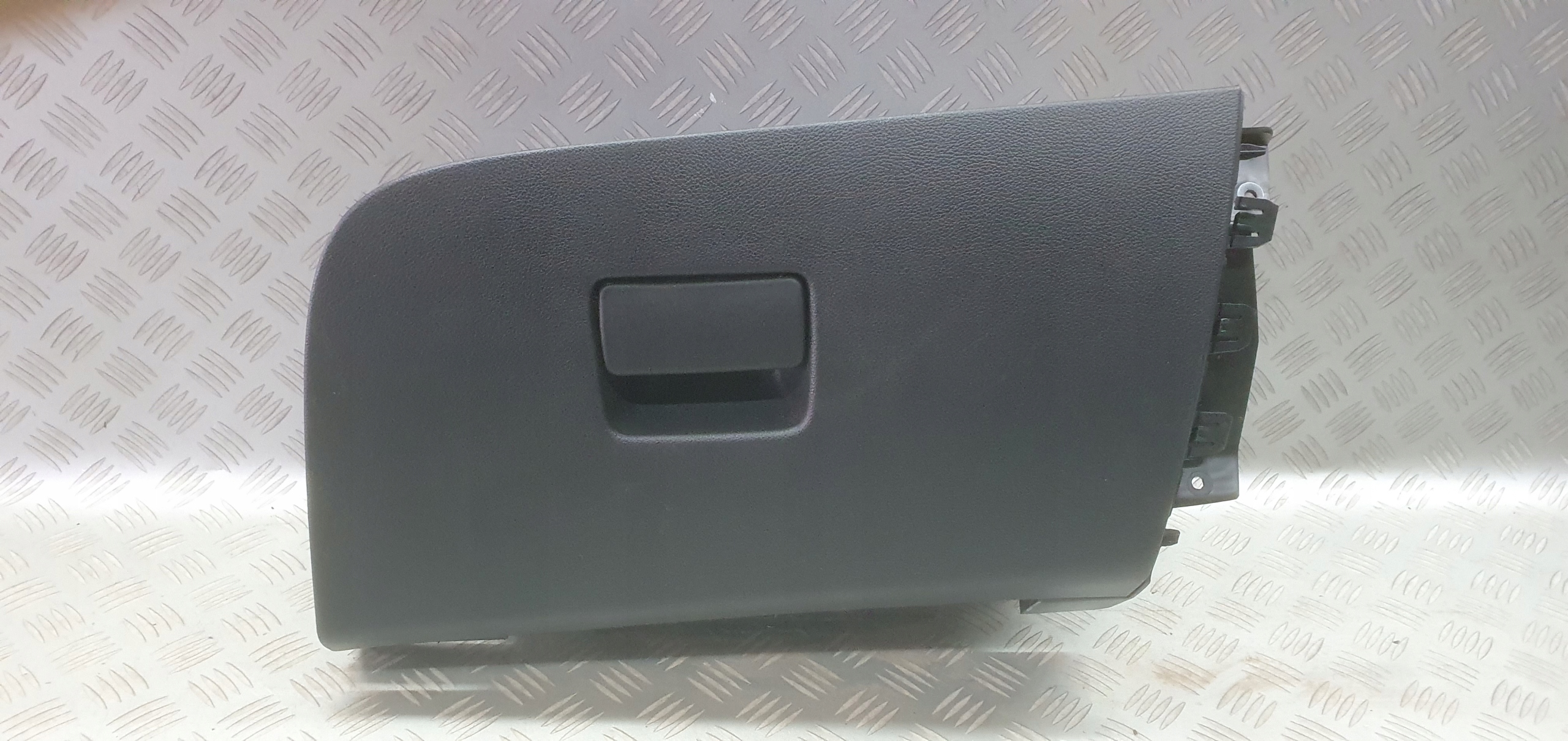 бардачок пассажира opel ASTRA K