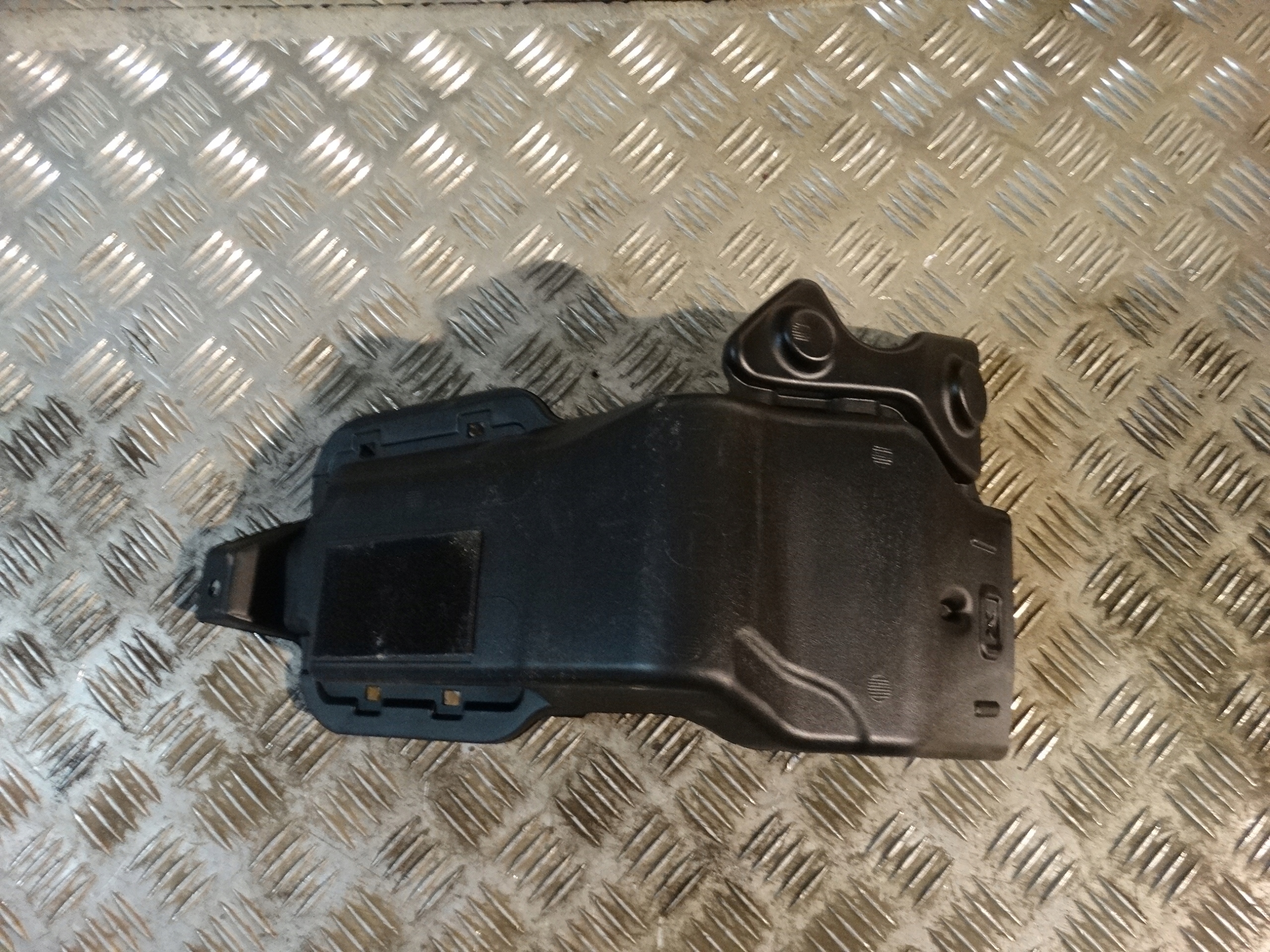 IDEALNY drain air left MERCEDES W223 1