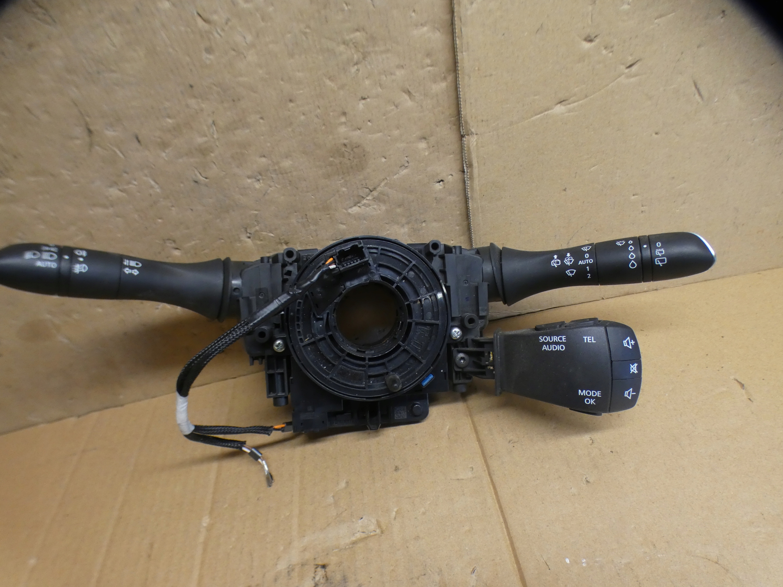 steering wheel levers and controls PAJAK ring RENAULT KADJAR 255678341R