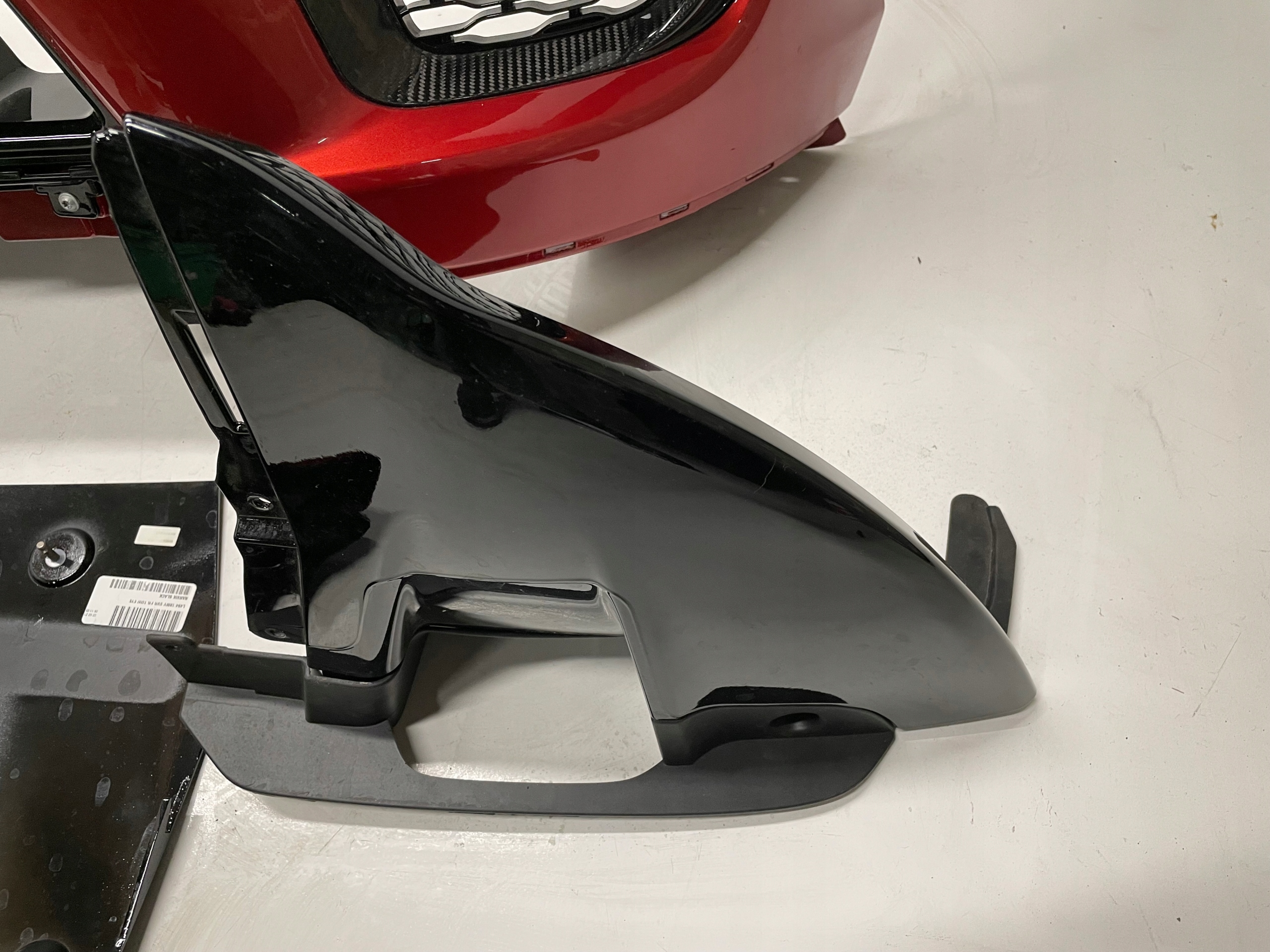 RANGE ROVER SPORT L494 SVR 18- ZDERZAK PRZÓD Producent części Land Rover OE