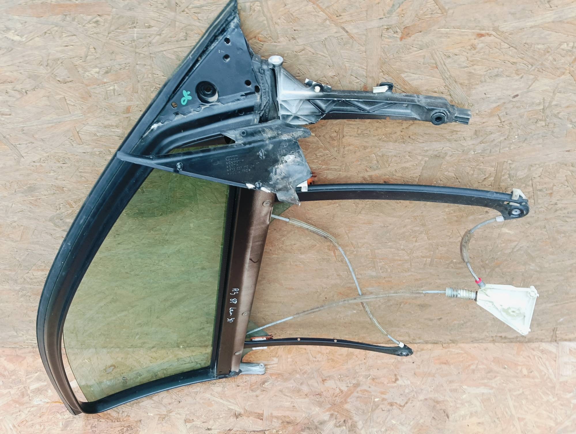 mechanismus okna elektrický levý předek Audi A3 8P 3D 1.9 TDI E006060001B