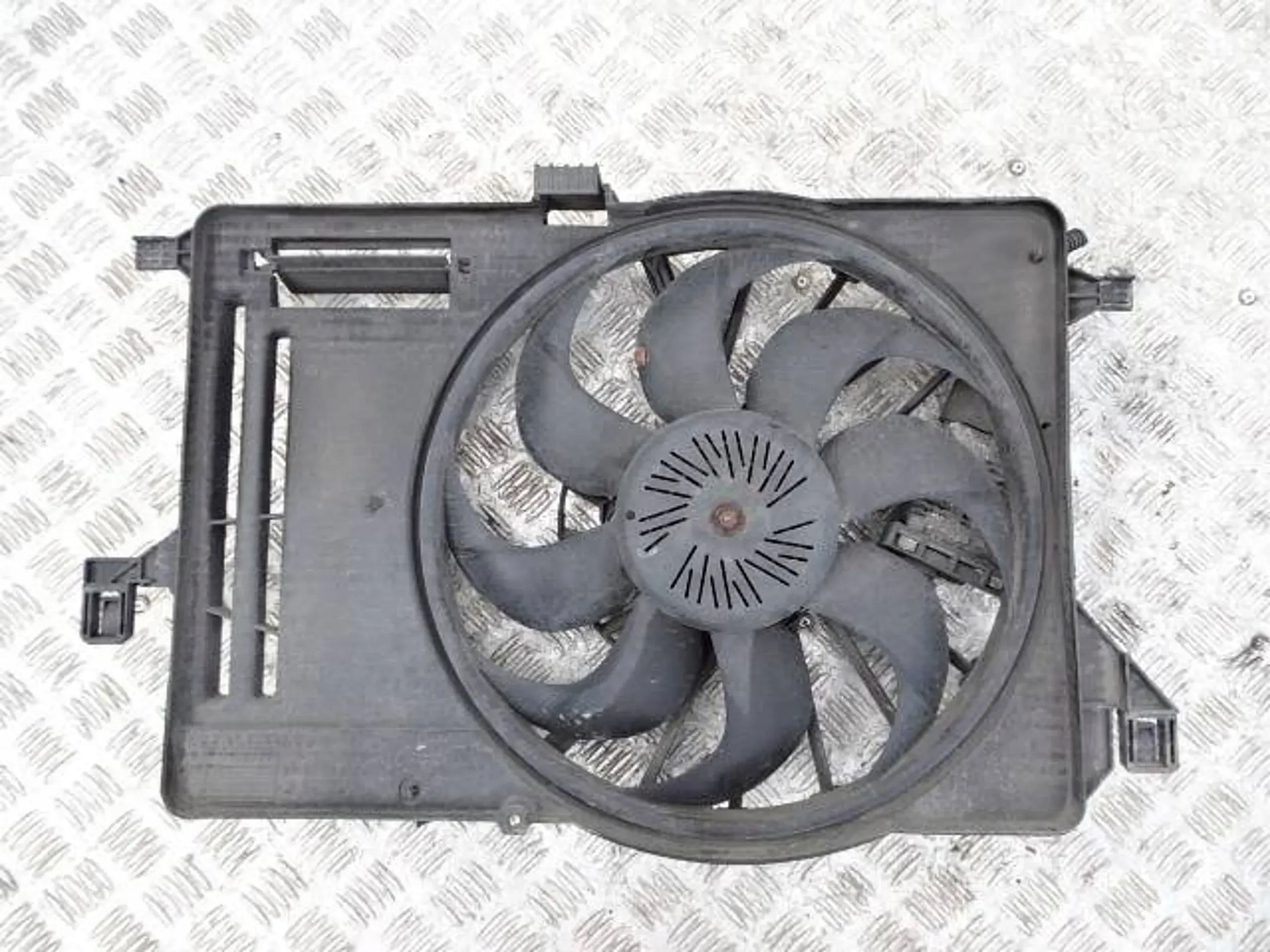 Wentylator chłodnicy Ford GRAND C-Max MK2 1.6 TDCI