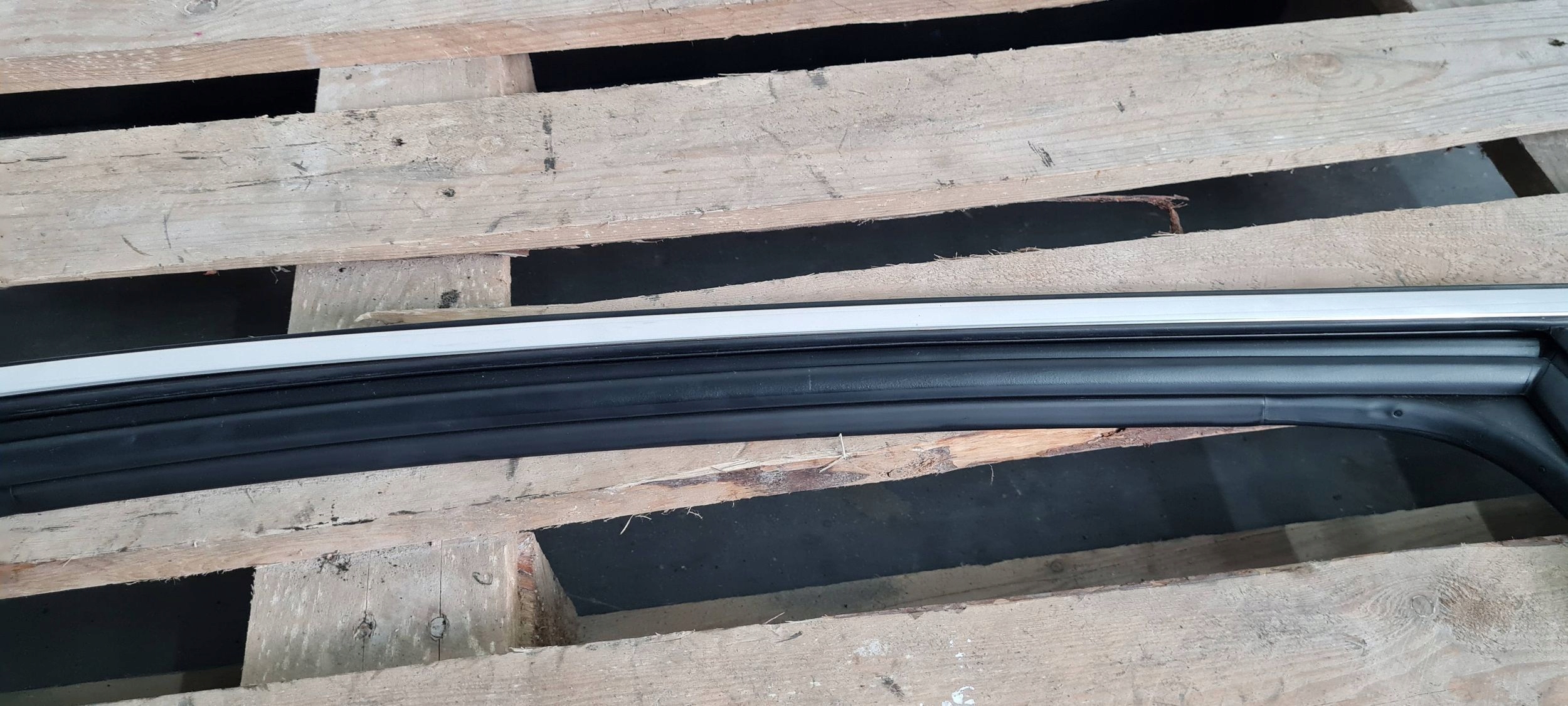 A4 B9 8W gasket door right right front CHROM 8W0837432