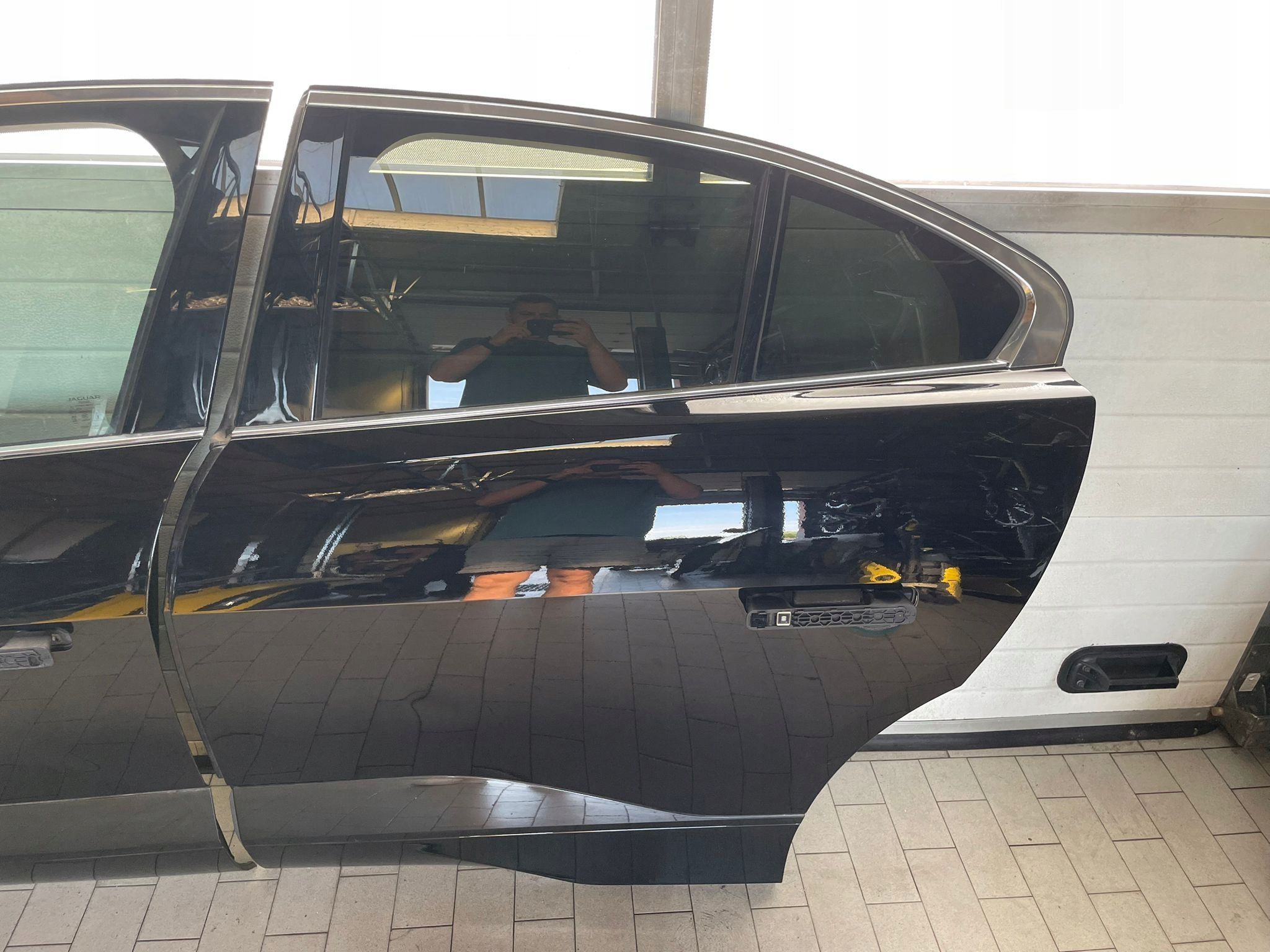 door rear. rear part side left Jaguar and-Pace EBONY BLACK -JBC1807