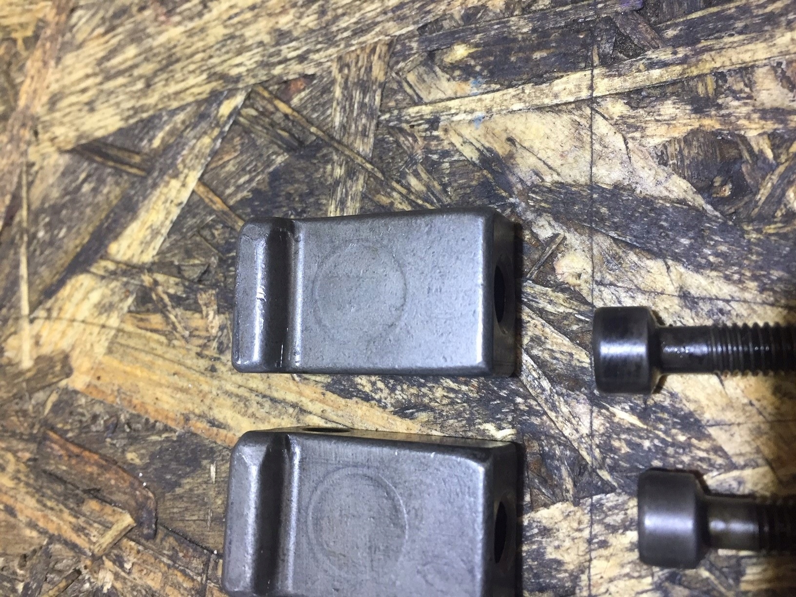 AUDI A3 8P 1.9 TDI Halter Schrauben LAPKA einspritz